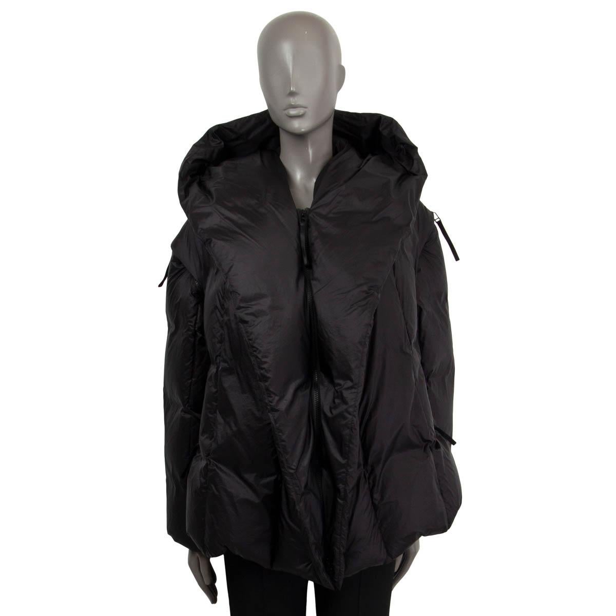 Women's ISSEY MIYAKE black nylon DETACHABLE SLEEVE PUFFER DOWN Jacket 2 M