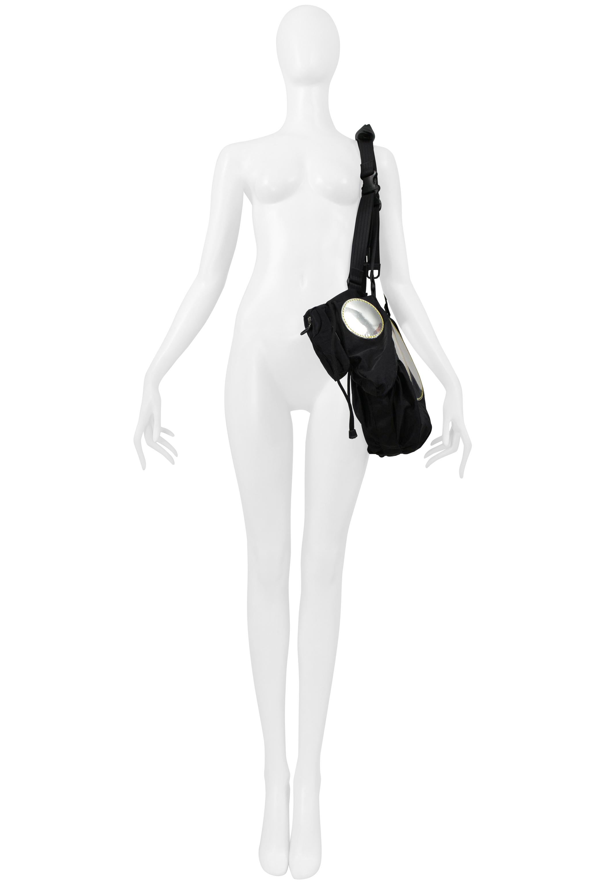 Femenino o masculino Issey Miyake Bolsa técnica de nailon negro con espejos 2004 en venta
