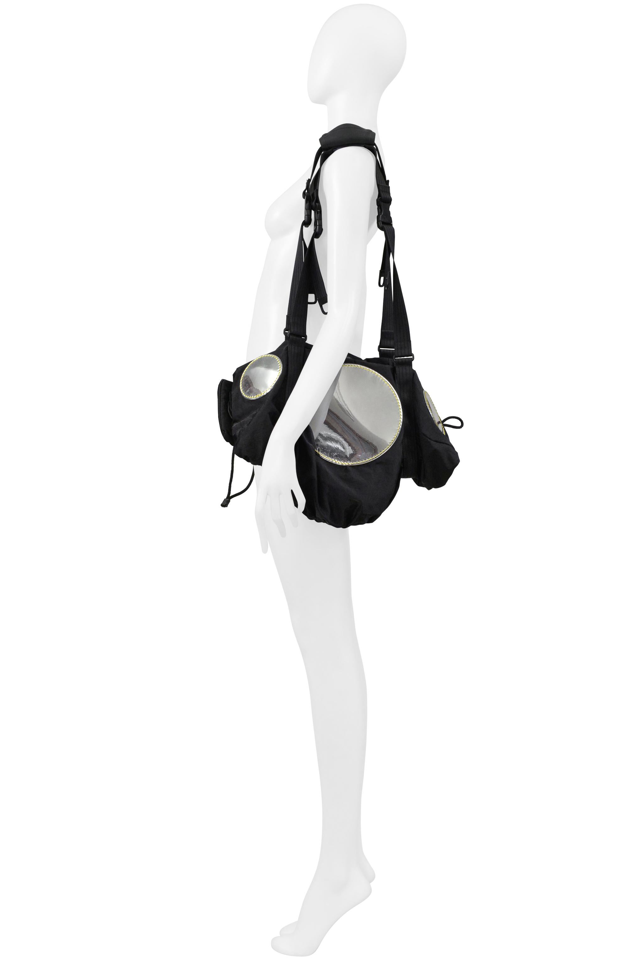Issey Miyake Bolsa técnica de nailon negro con espejos 2004 en venta 1