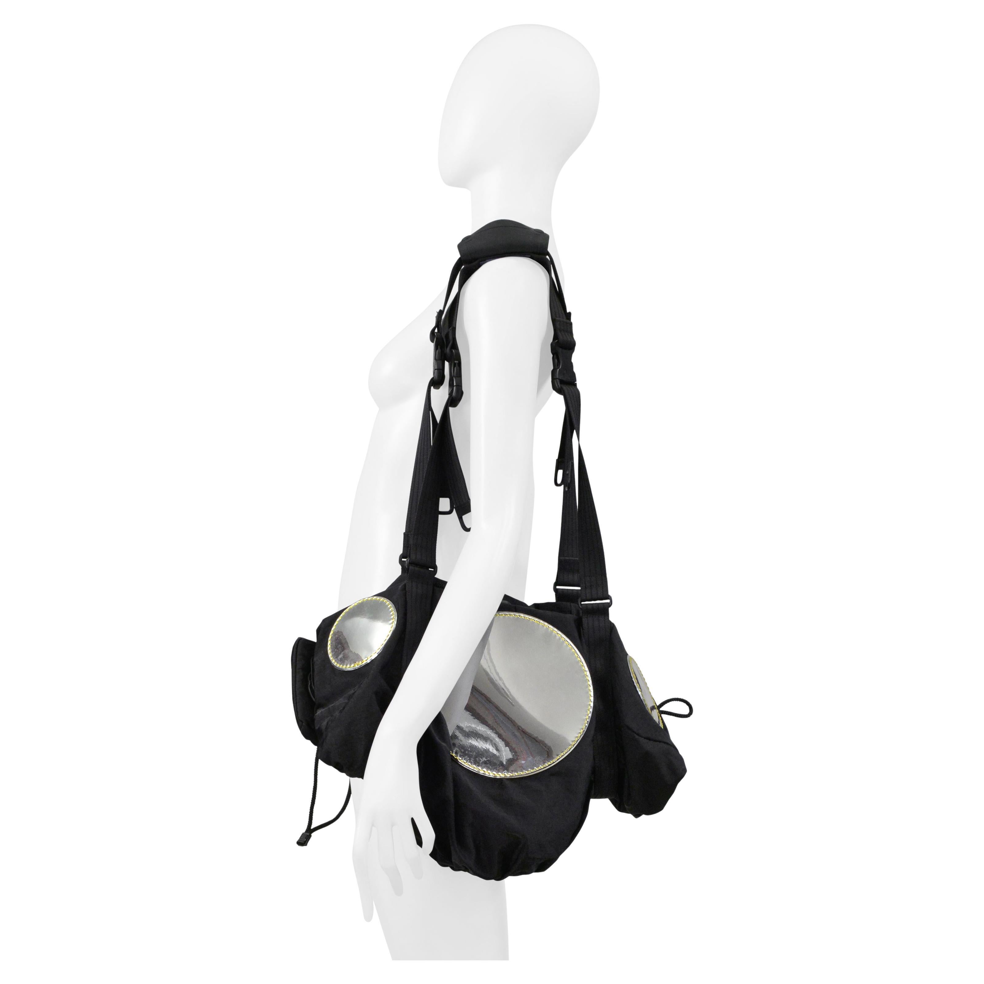 Issey Miyake Bolsa técnica de nailon negro con espejos 2004