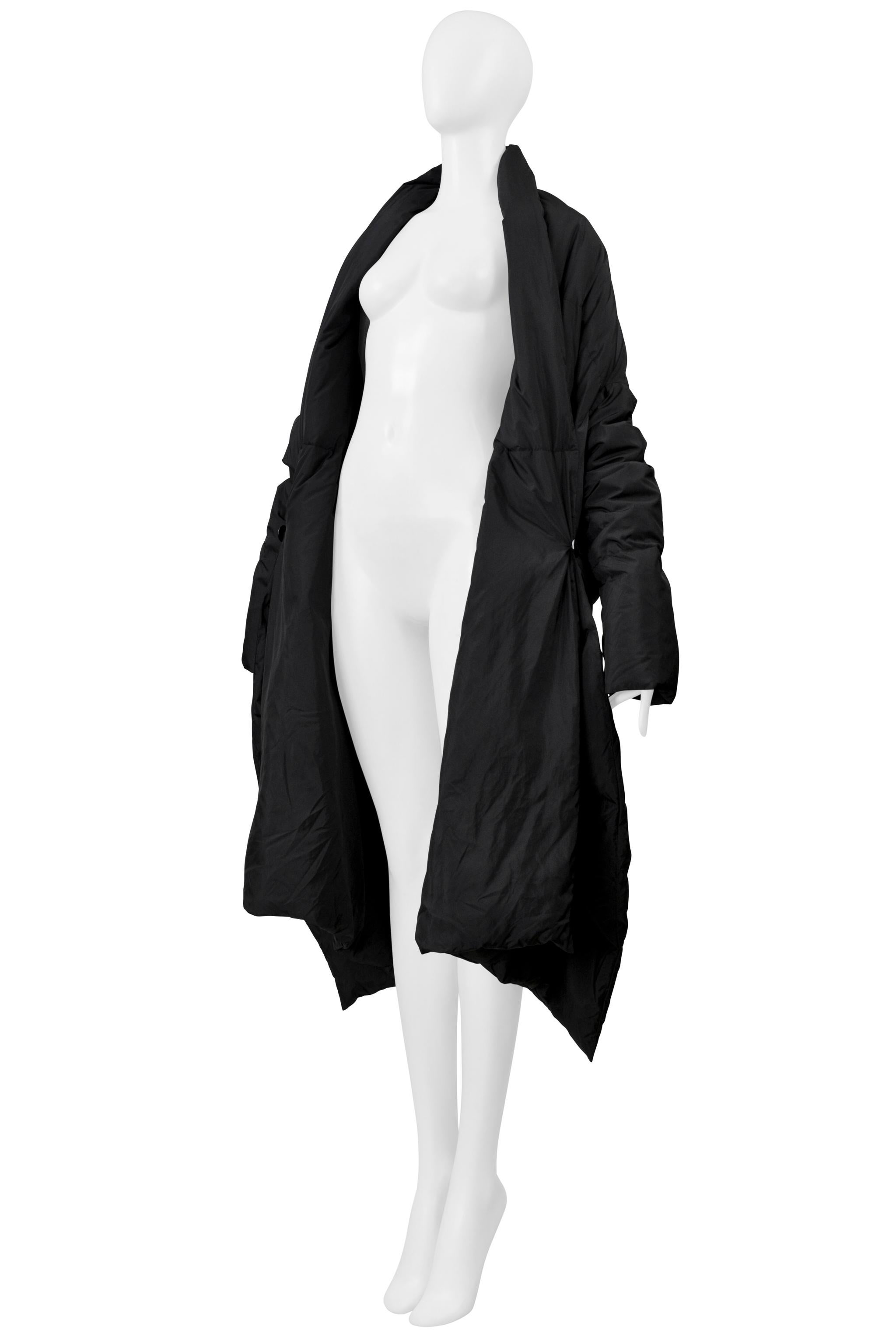Issey Miyake Schwarze gepolsterte Kapuzenjacke 1999-2000 Damen im Angebot