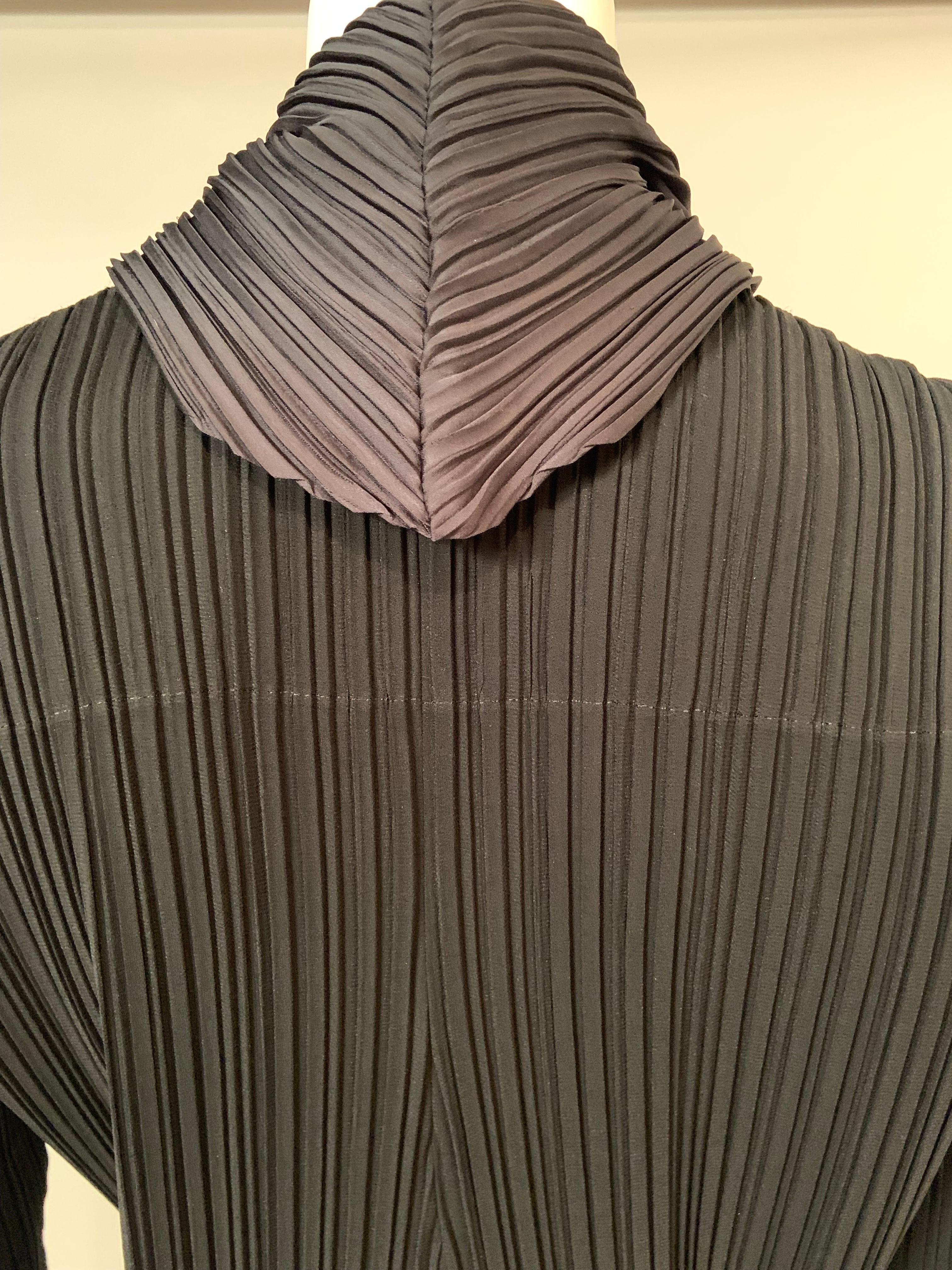 Issey Miyake Black Pleated Coat with Charcoal Grey Scarf For Sale 4