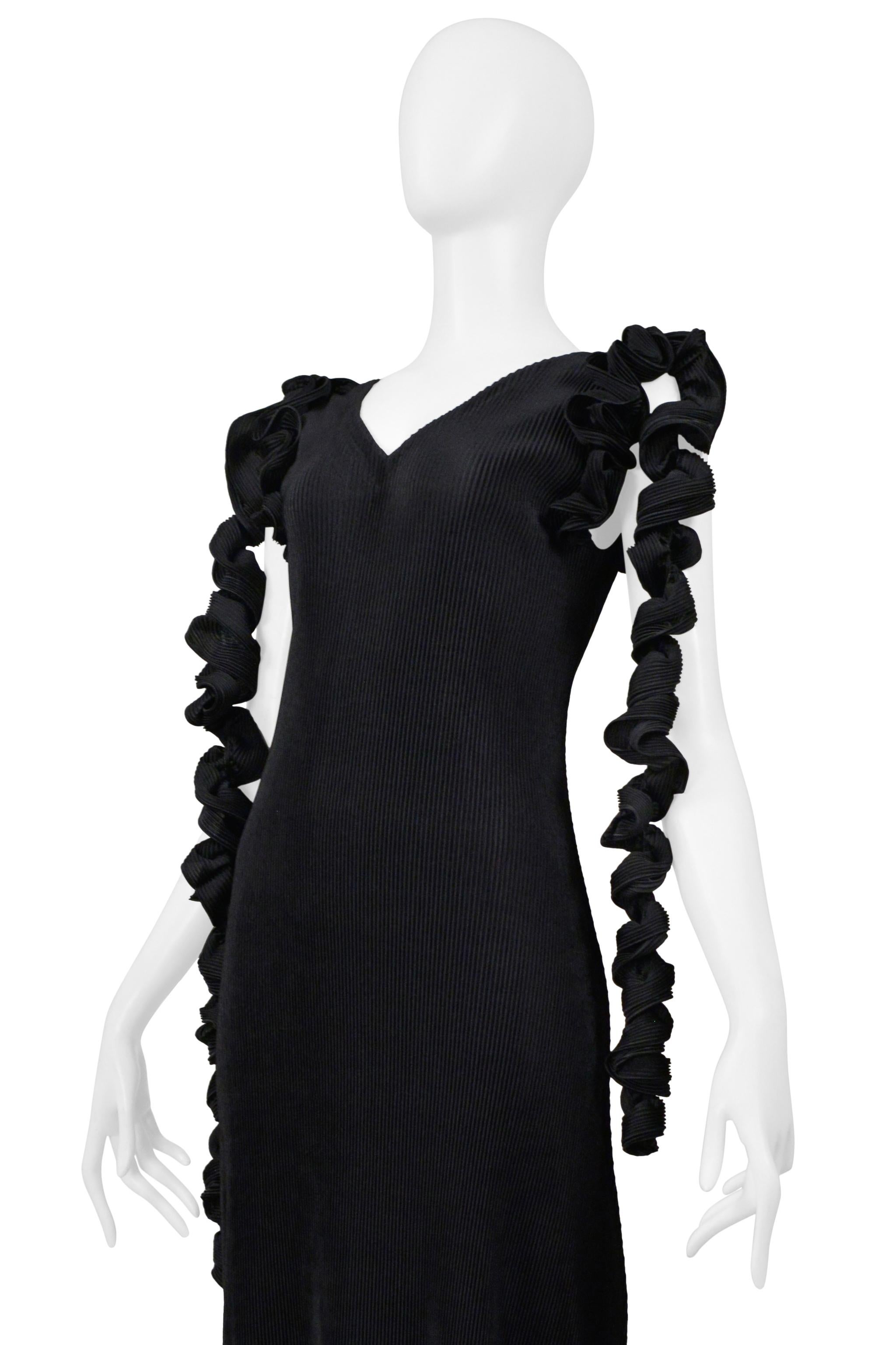 Nero Issey Miyake Abito nero a pieghe con spirali 2000-2001 in vendita