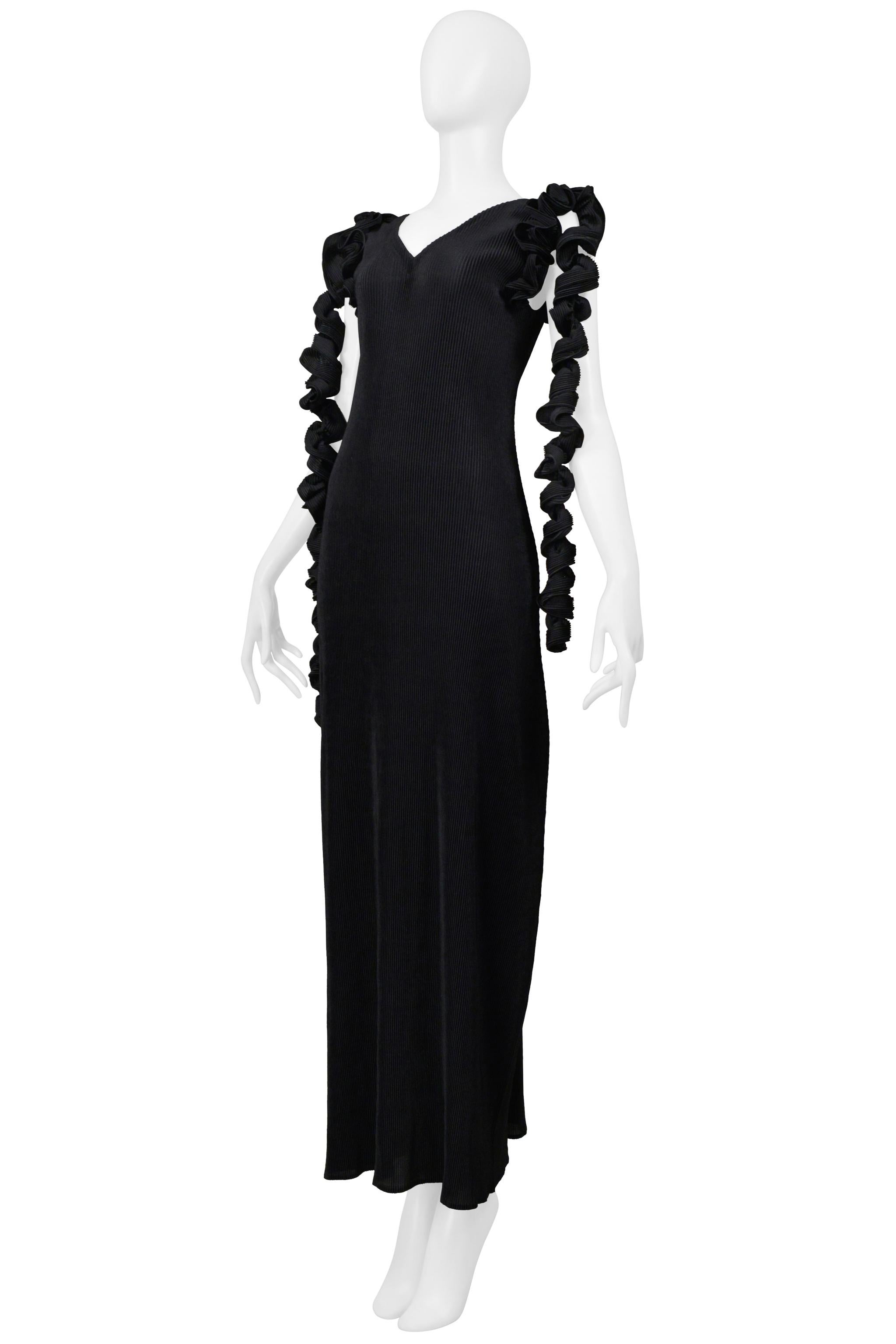 Issey Miyake Abito nero a pieghe con spirali 2000-2001 In condizioni ottime in vendita a Los Angeles, CA