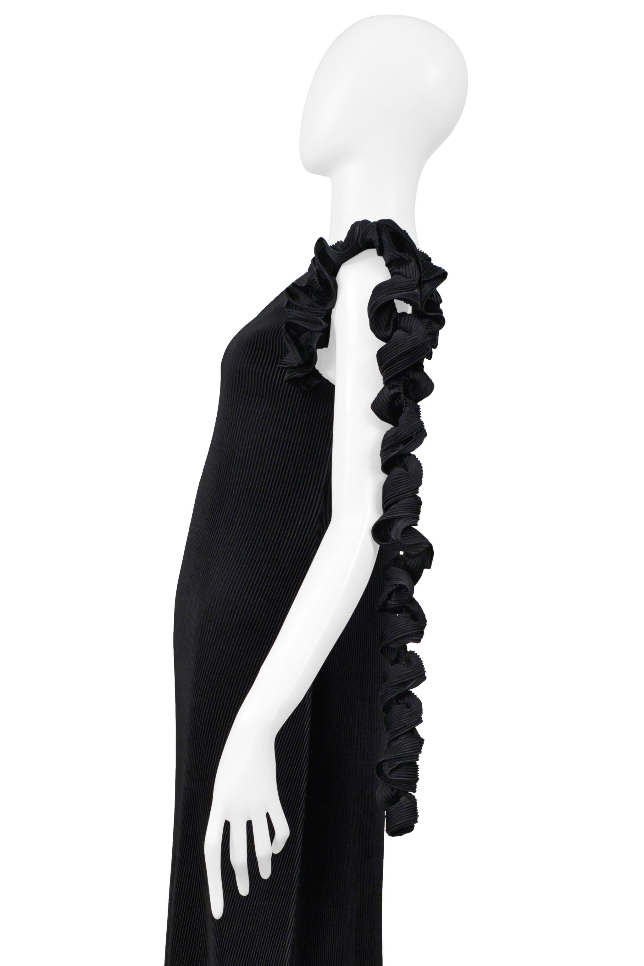 Issey Miyake Abito nero a pieghe con spirali 2000-2001 in vendita 1
