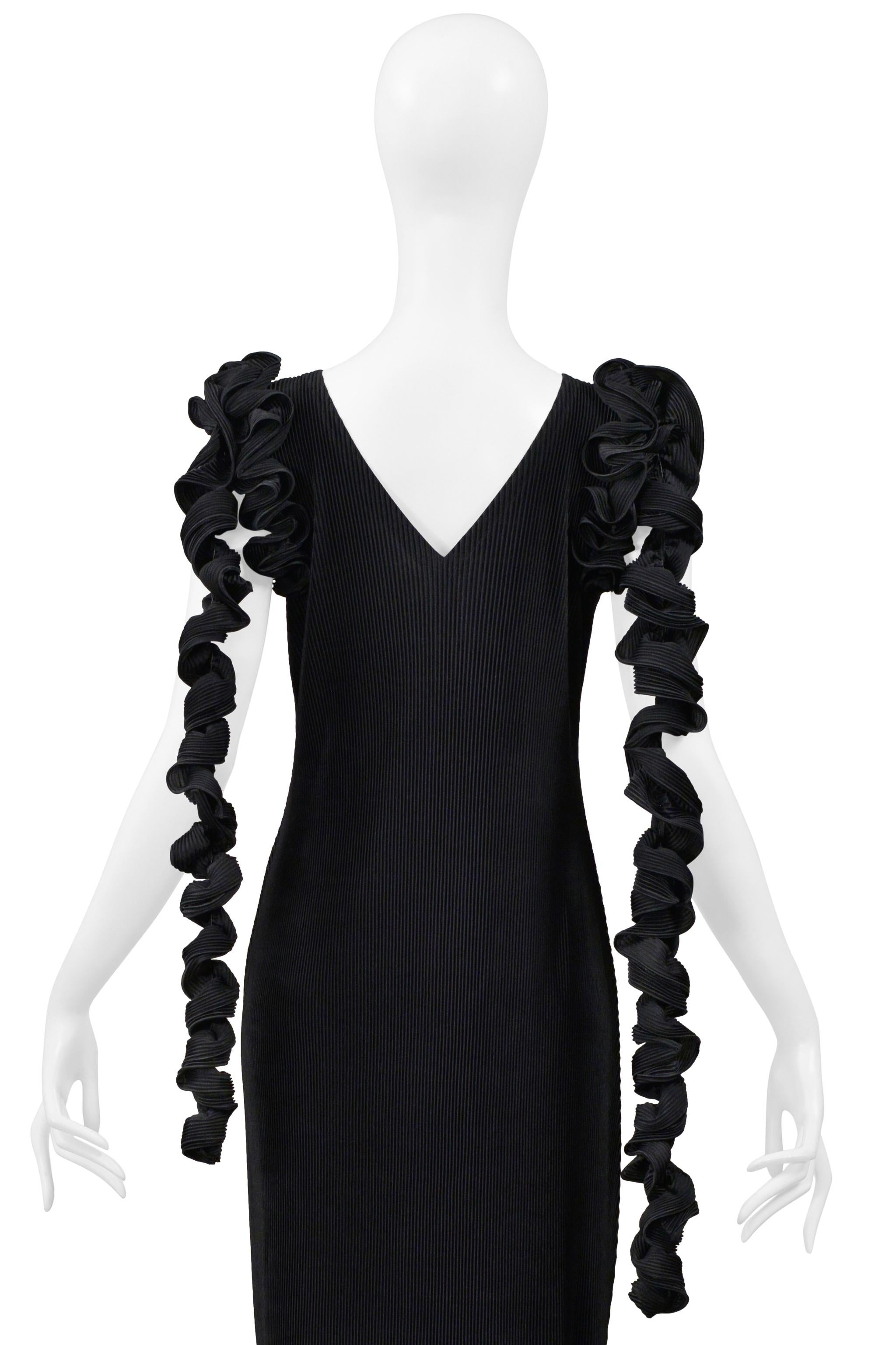Issey Miyake Abito nero a pieghe con spirali 2000-2001 in vendita 3