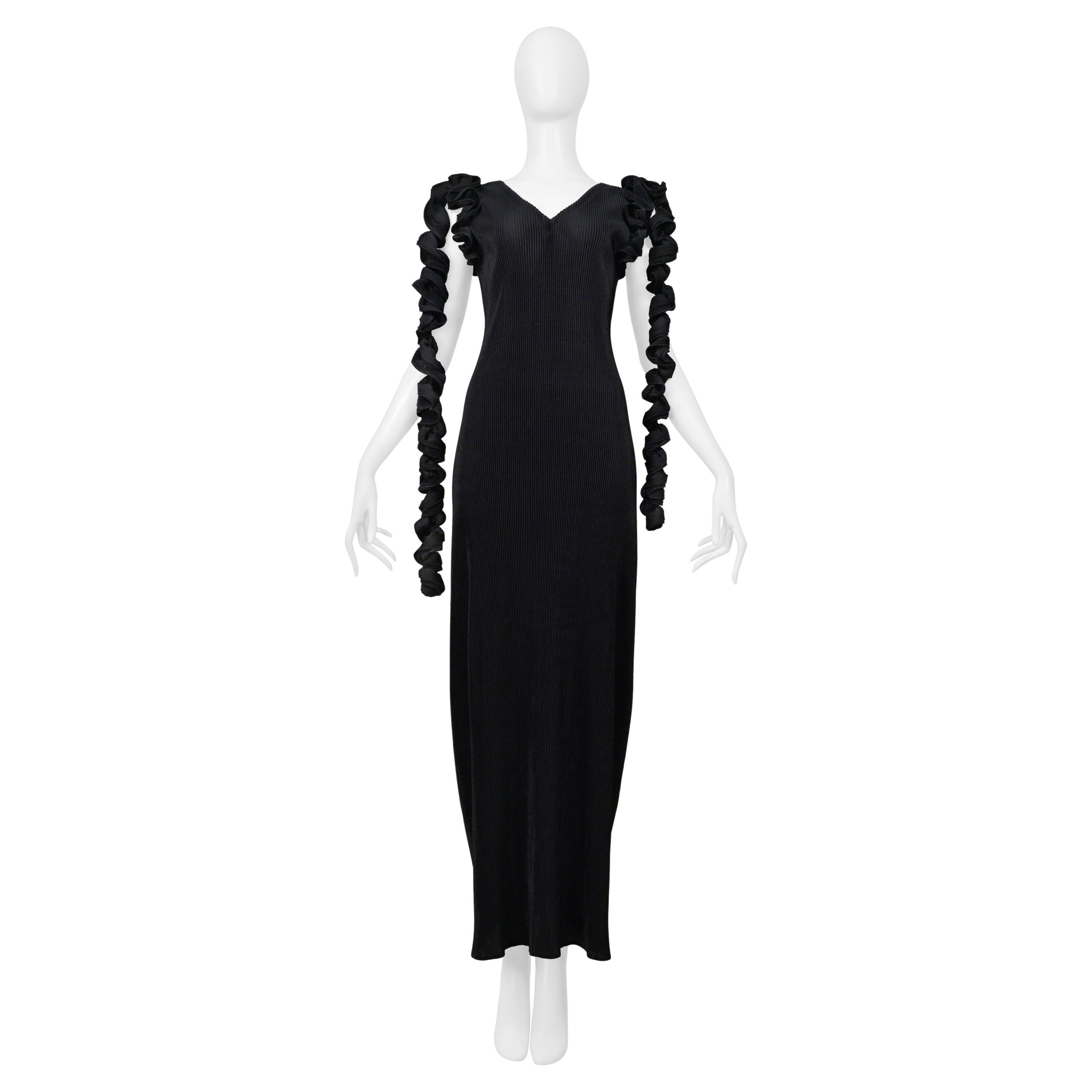 Issey Miyake Abito nero a pieghe con spirali 2000-2001 in vendita
