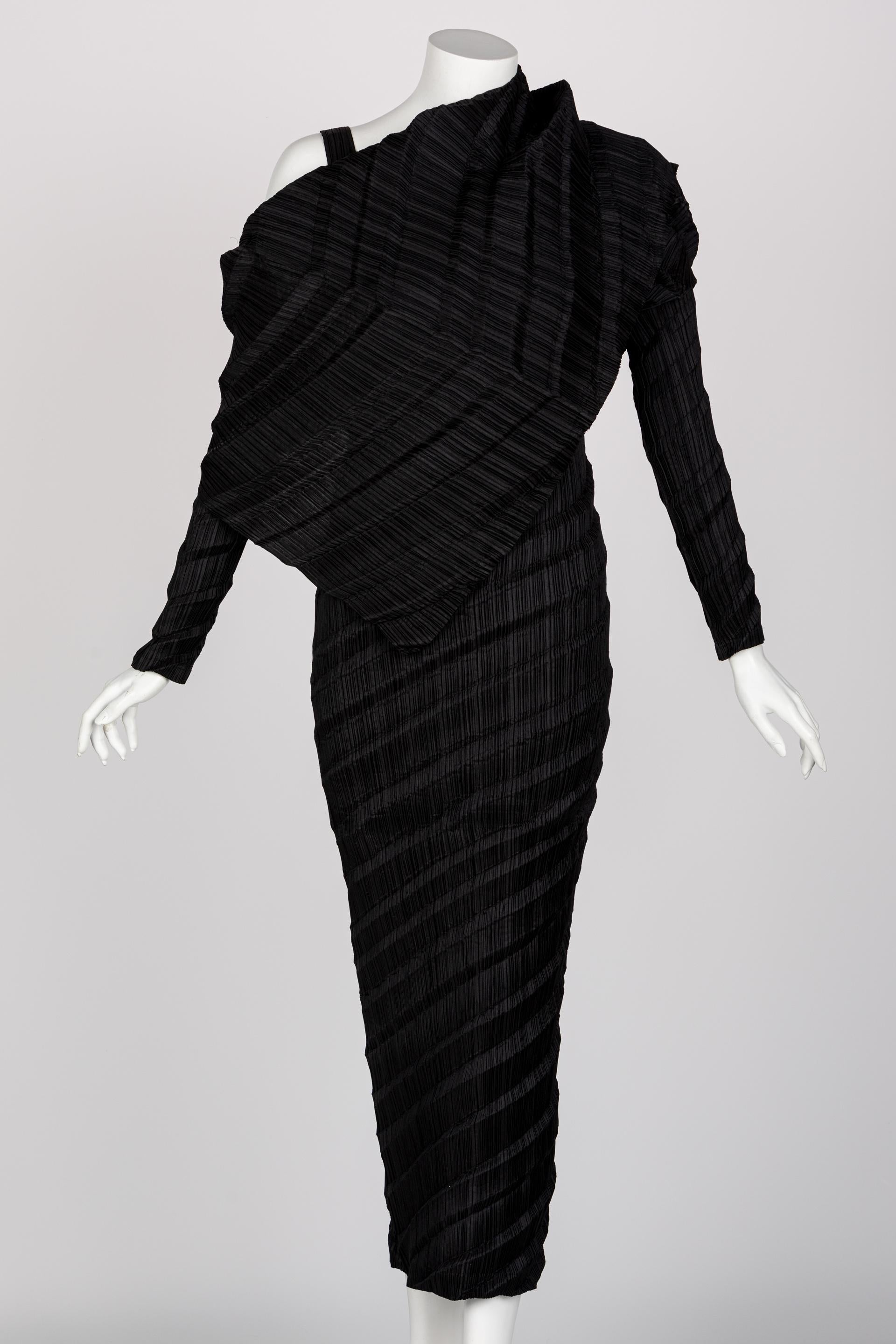Issey Miyake Black Pleated Sculptural Dress, 1990s 4