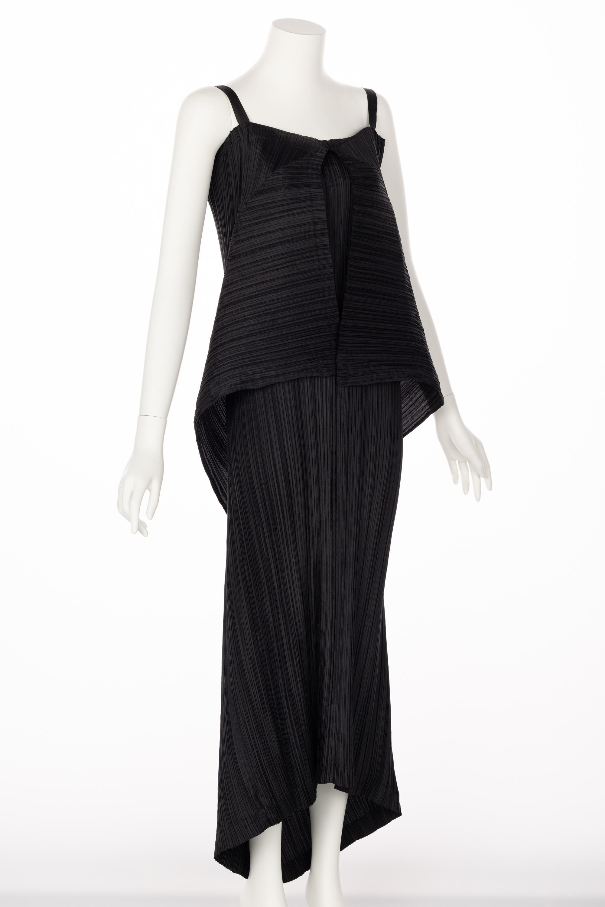 Issey Miyake Black Pleated Sculptural Maxi Dress, 1990s Museum Collection For Sale 1