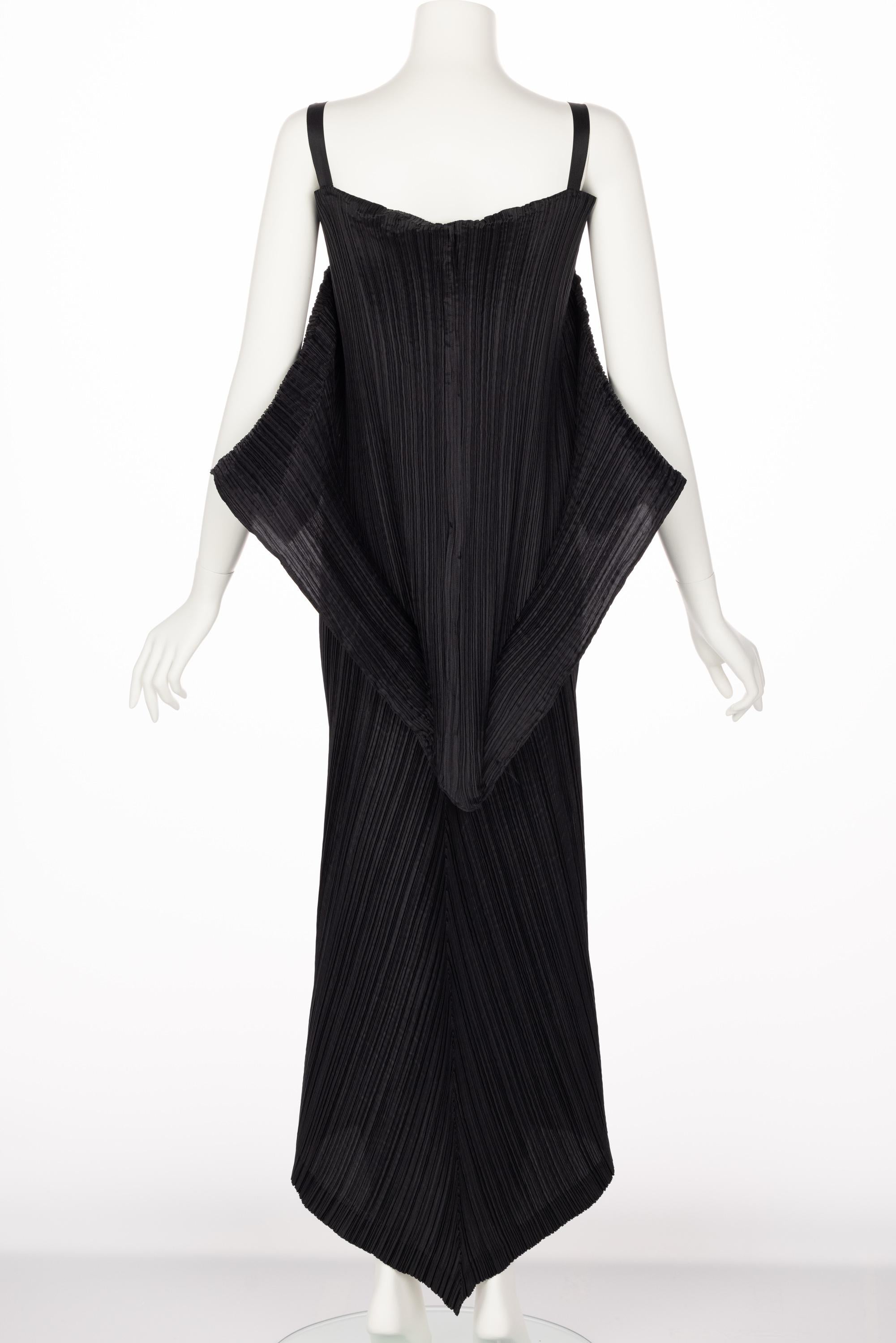 Issey Miyake Black Pleated Sculptural Maxi Dress, 1990s Museum Collection For Sale 3