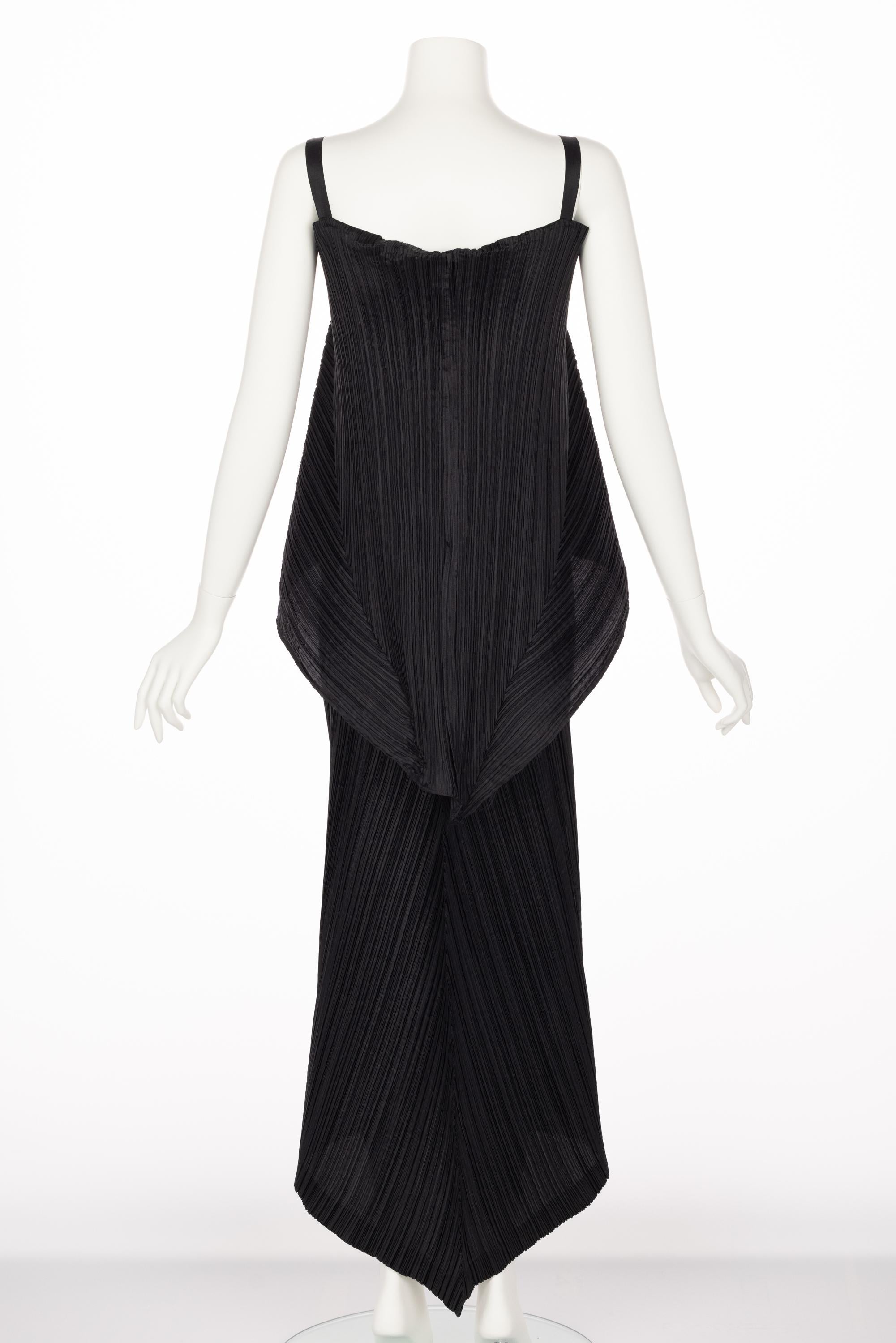 Issey Miyake Black Pleated Sculptural Maxi Dress, 1990s Museum Collection For Sale 4