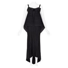 Issey Miyake Maxi abito scultoreo plissettato nero, Collezione del Museo degli anni '90