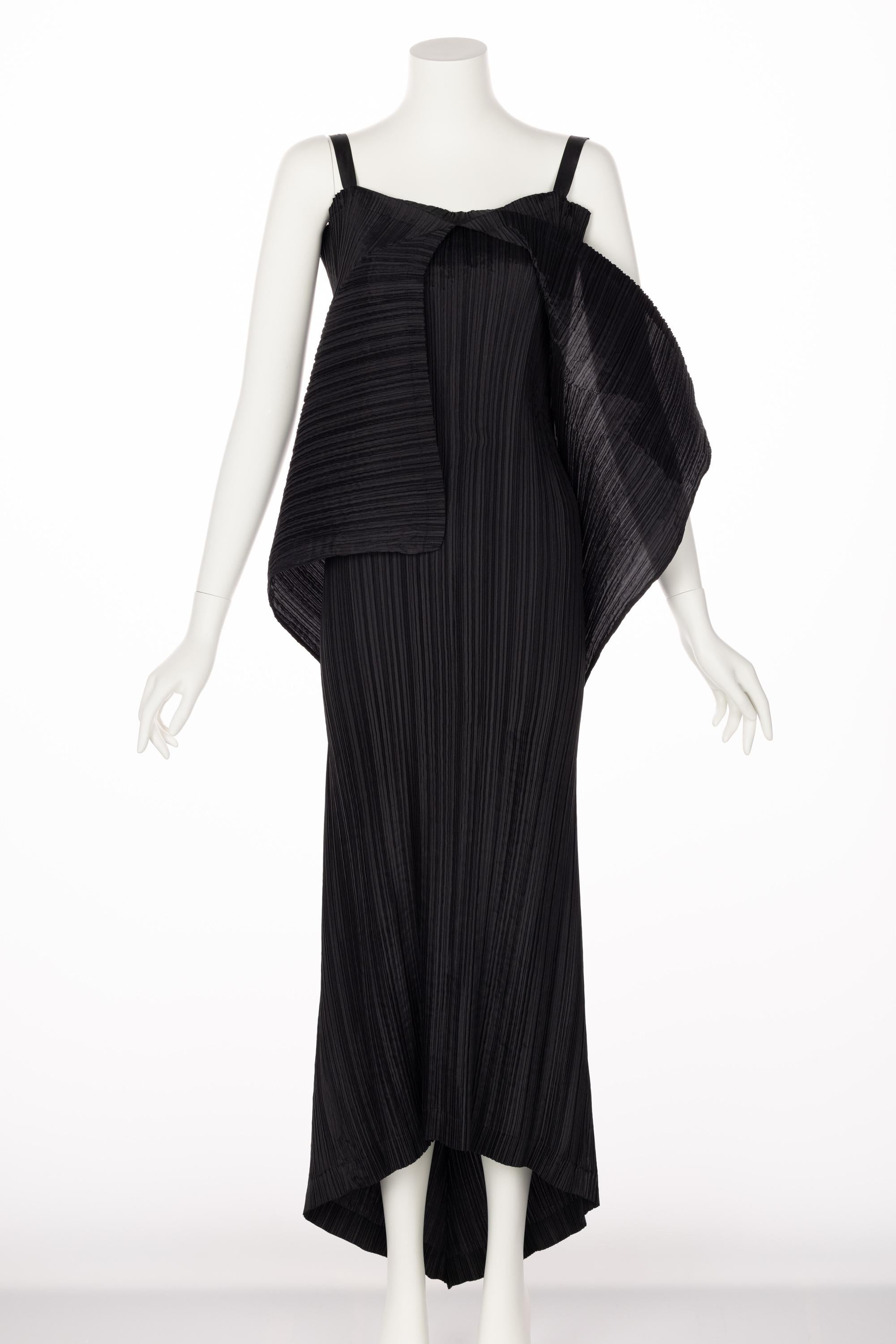 Issey Miyake Black Pleated Sculptural Sleeveless Maxi Dress, 1990s In Excellent Condition For Sale In Boca Raton, FL