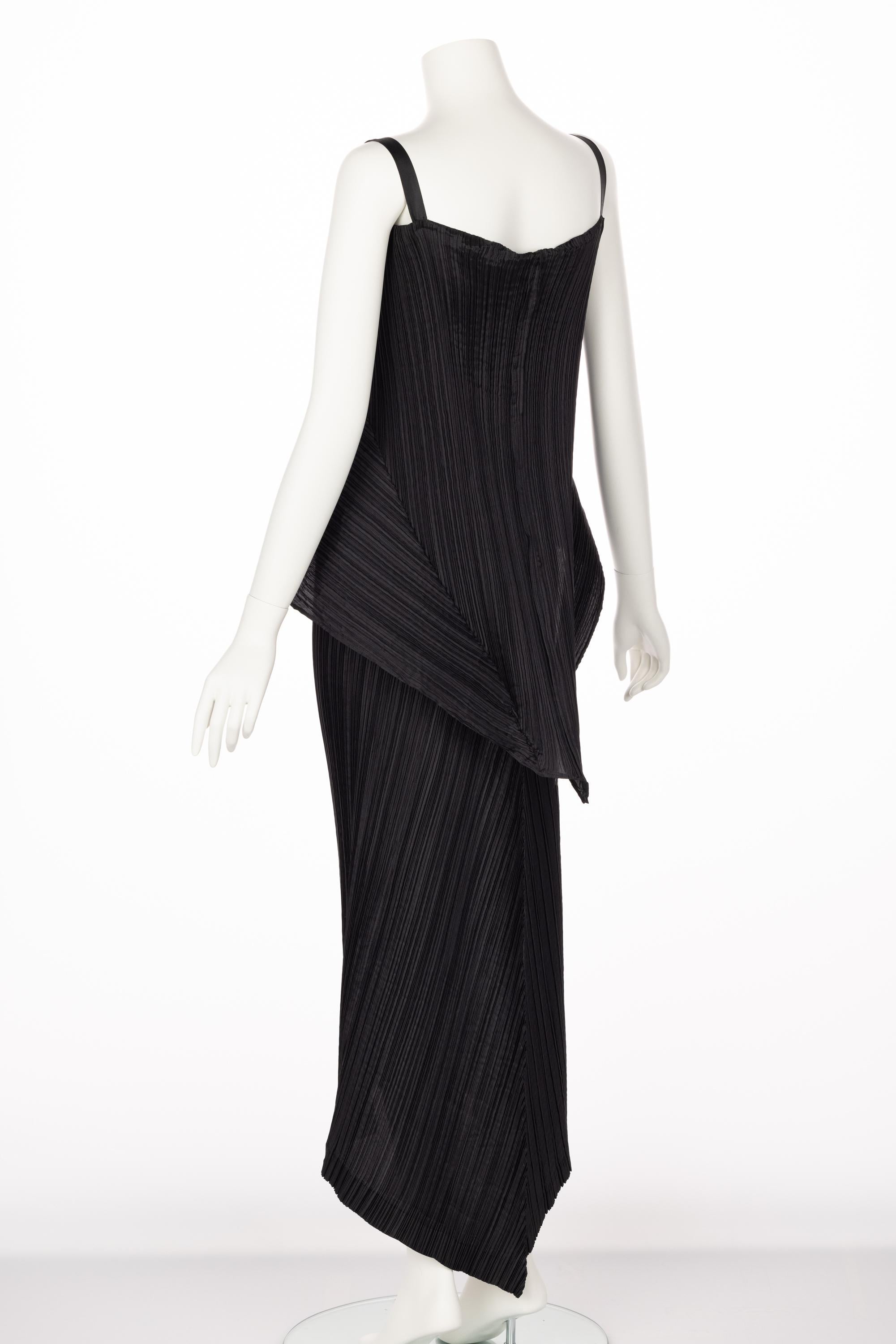 Issey Miyake Black Pleated Sculptural Sleeveless Maxi Dress, 1990s For Sale 1