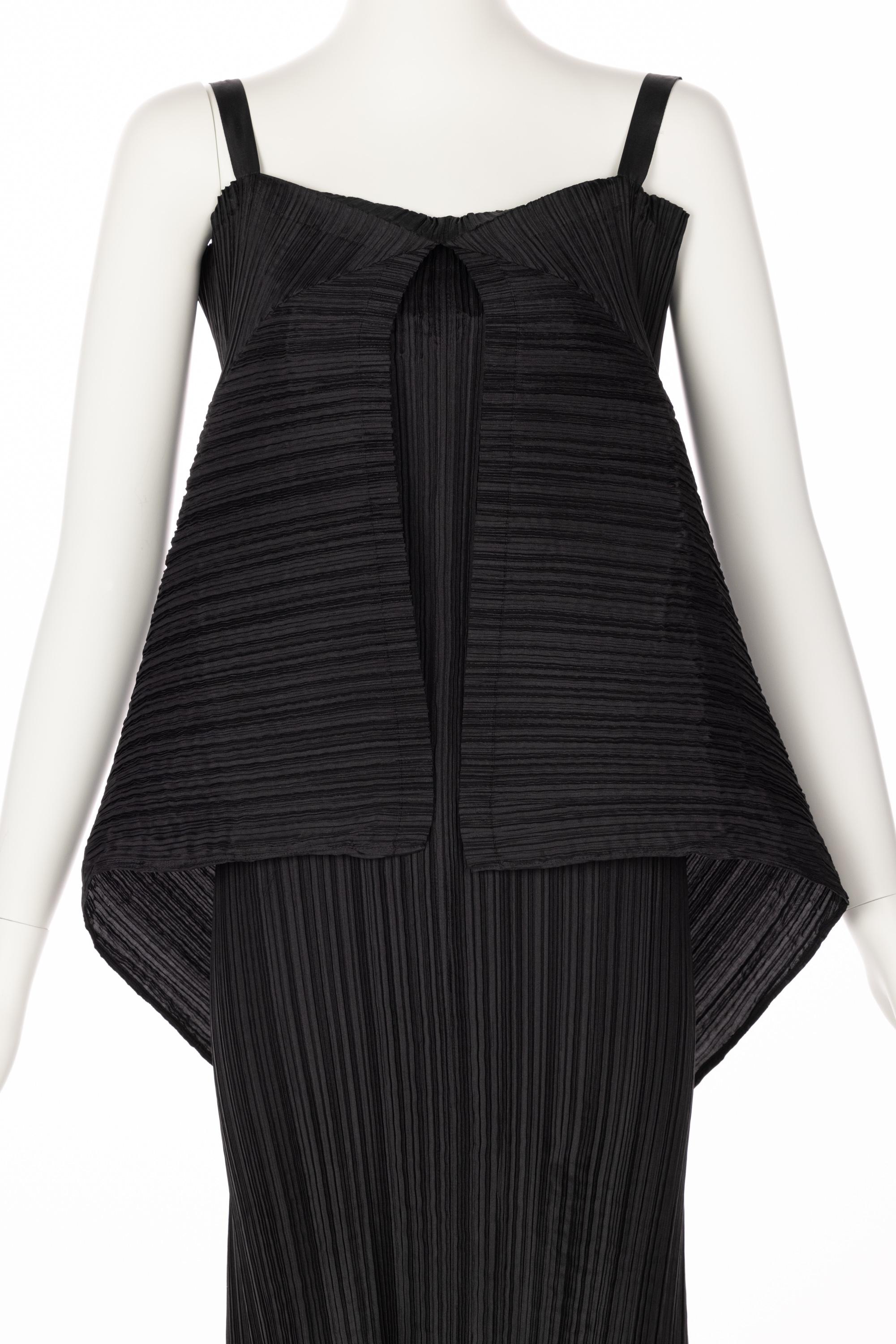 Issey Miyake Black Pleated Sculptural Sleeveless Maxi Dress, 1990s For Sale 4