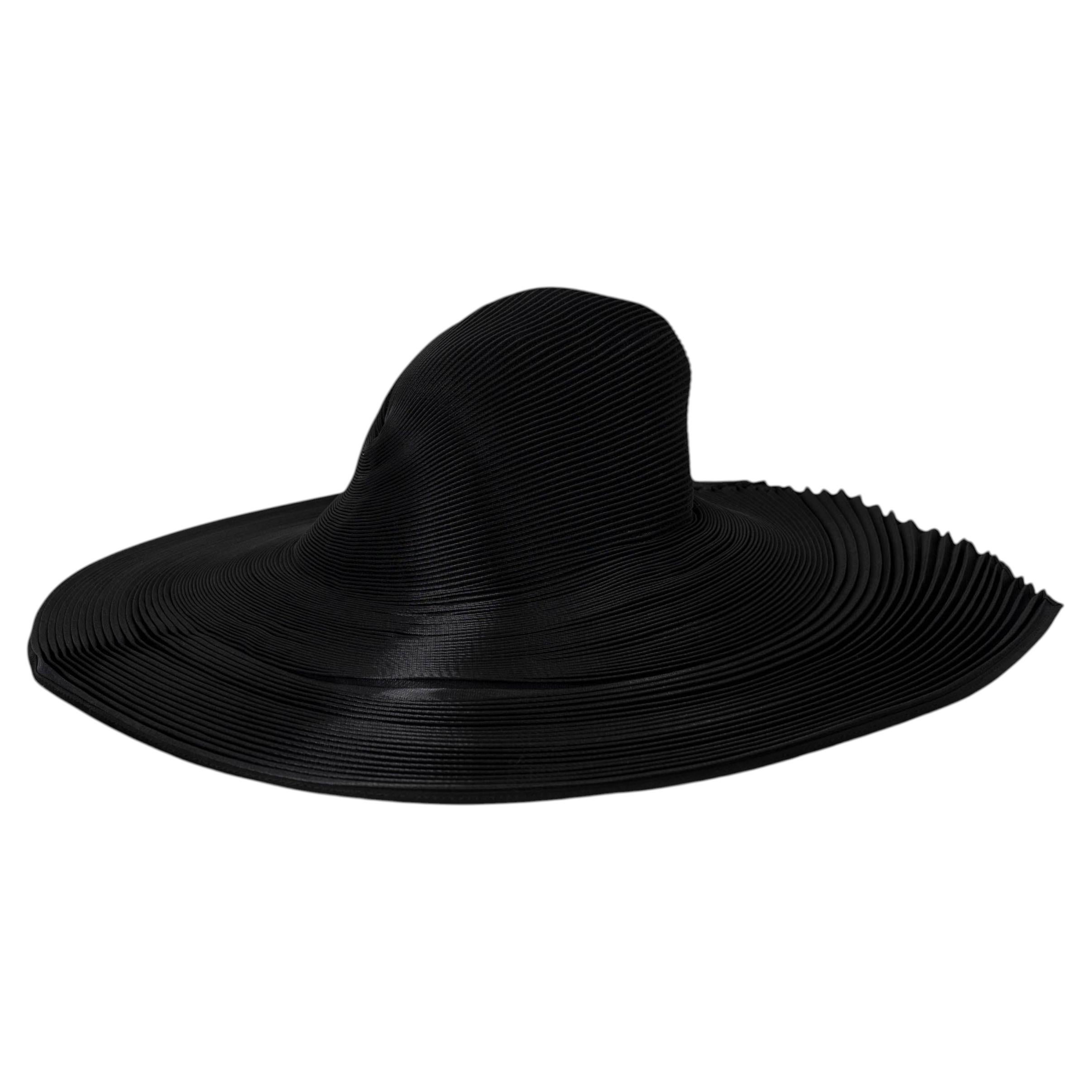 Cappello FEDORA plissettato Issey Miyake in poliestere nero, collezione 2015, taglia unica