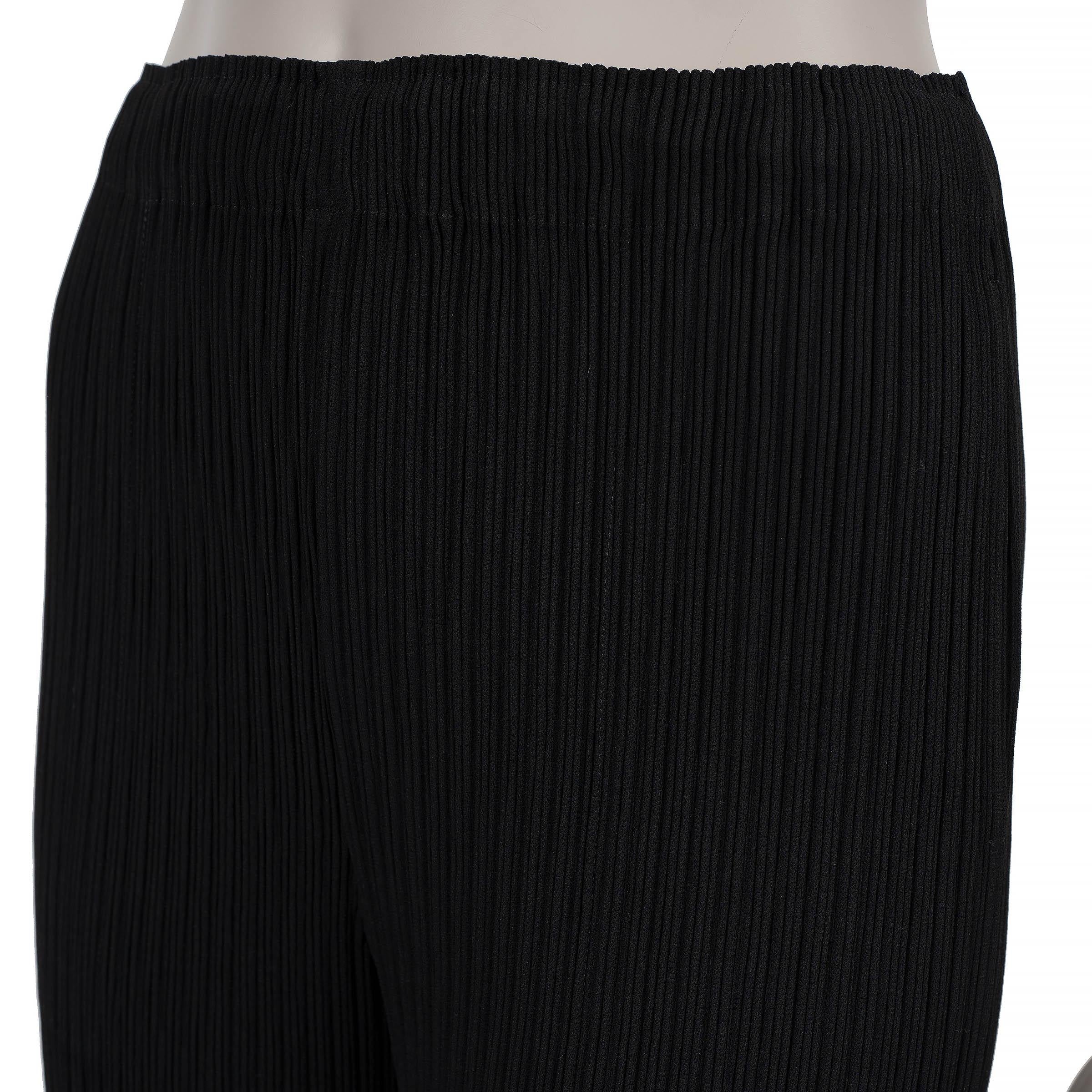 ISSEY MIYAKE schwarz Polyester HATCHING PELATS STRAIGHT LEG Pants 3 M Damen im Angebot