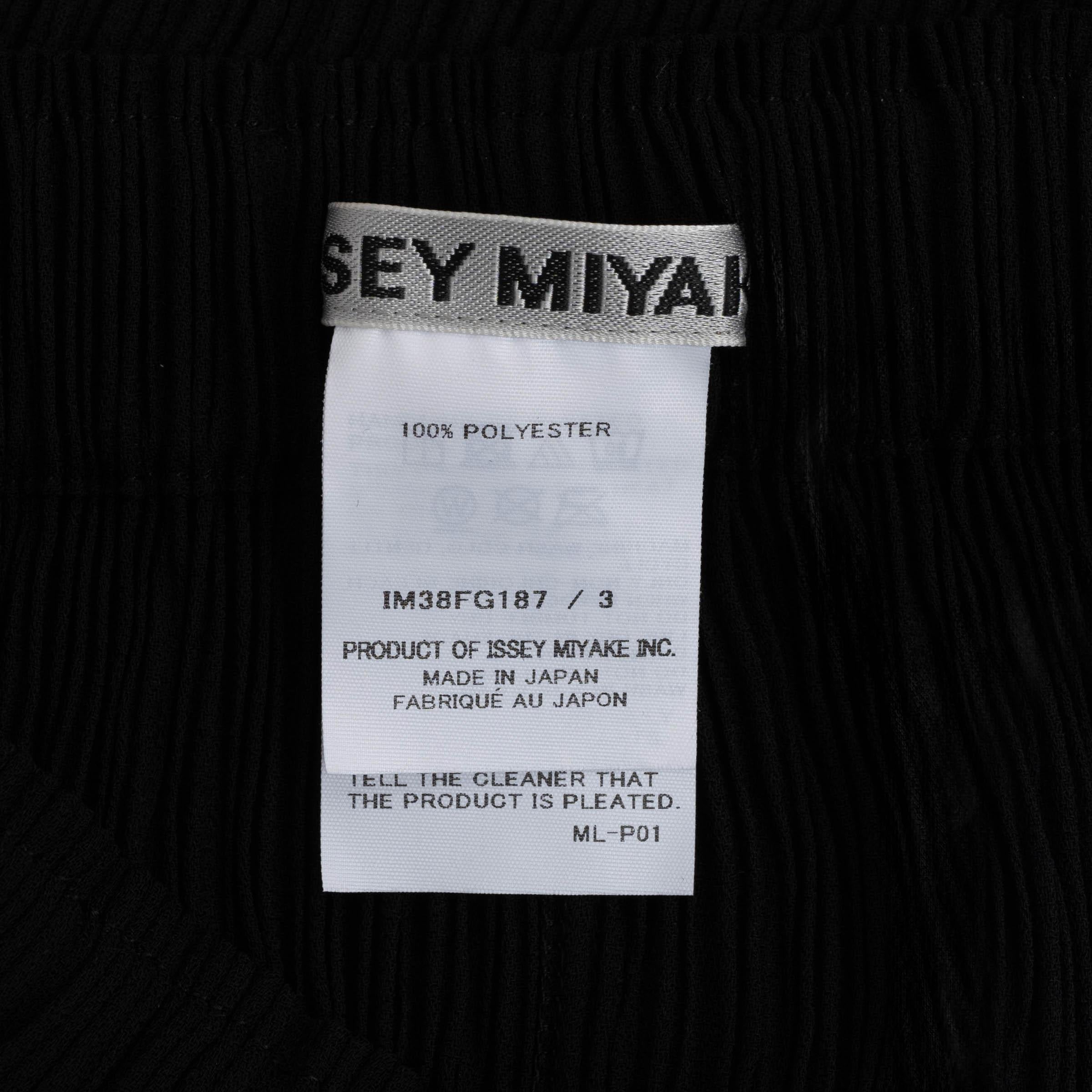 ISSEY MIYAKE schwarzer Polyester HATCHING PLEATS MAXI-Rock 3 L Damen im Angebot