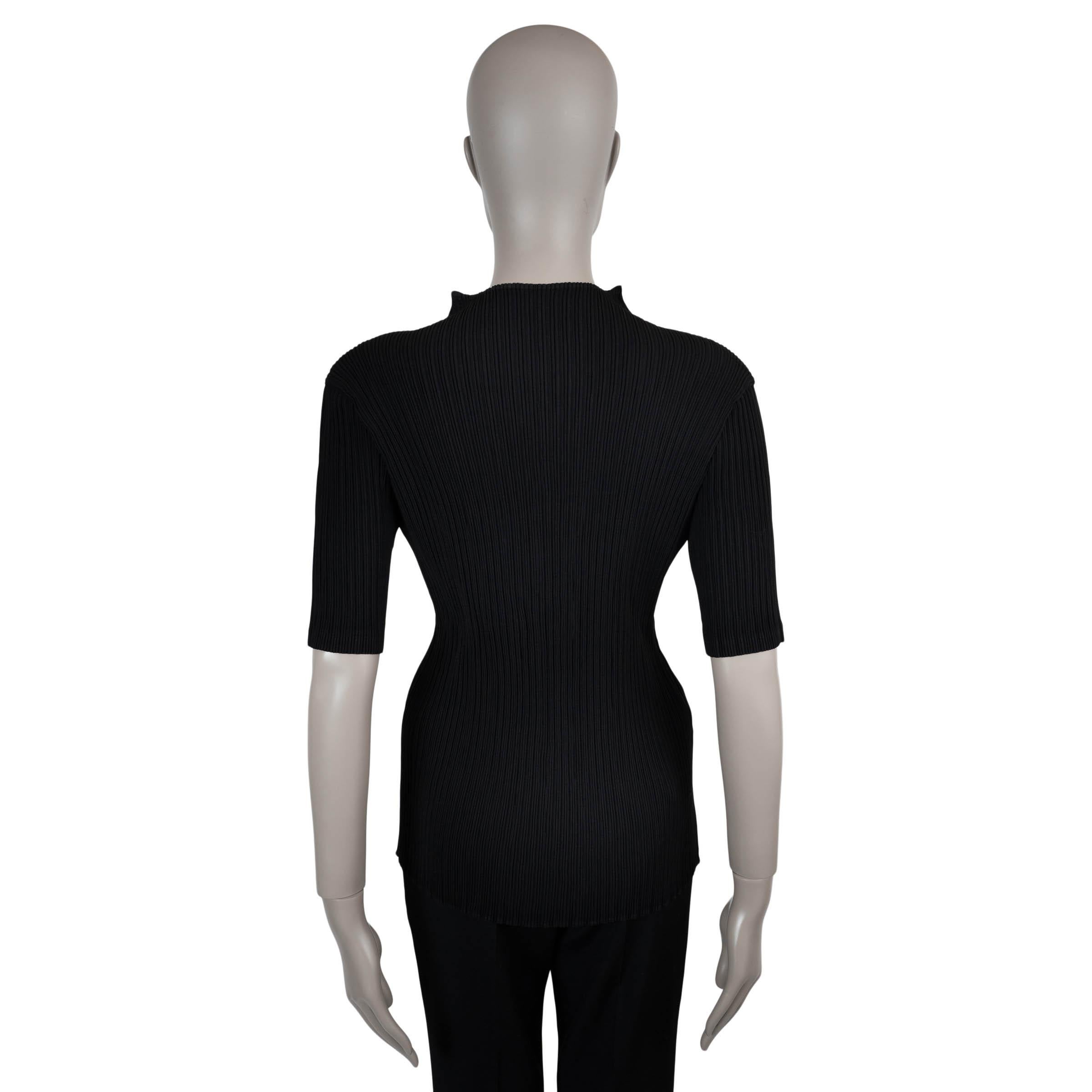 Noir Issey Miyake noir polyester HATCHING PLEATS SHORT SLEEVE Shirt 2 S en vente