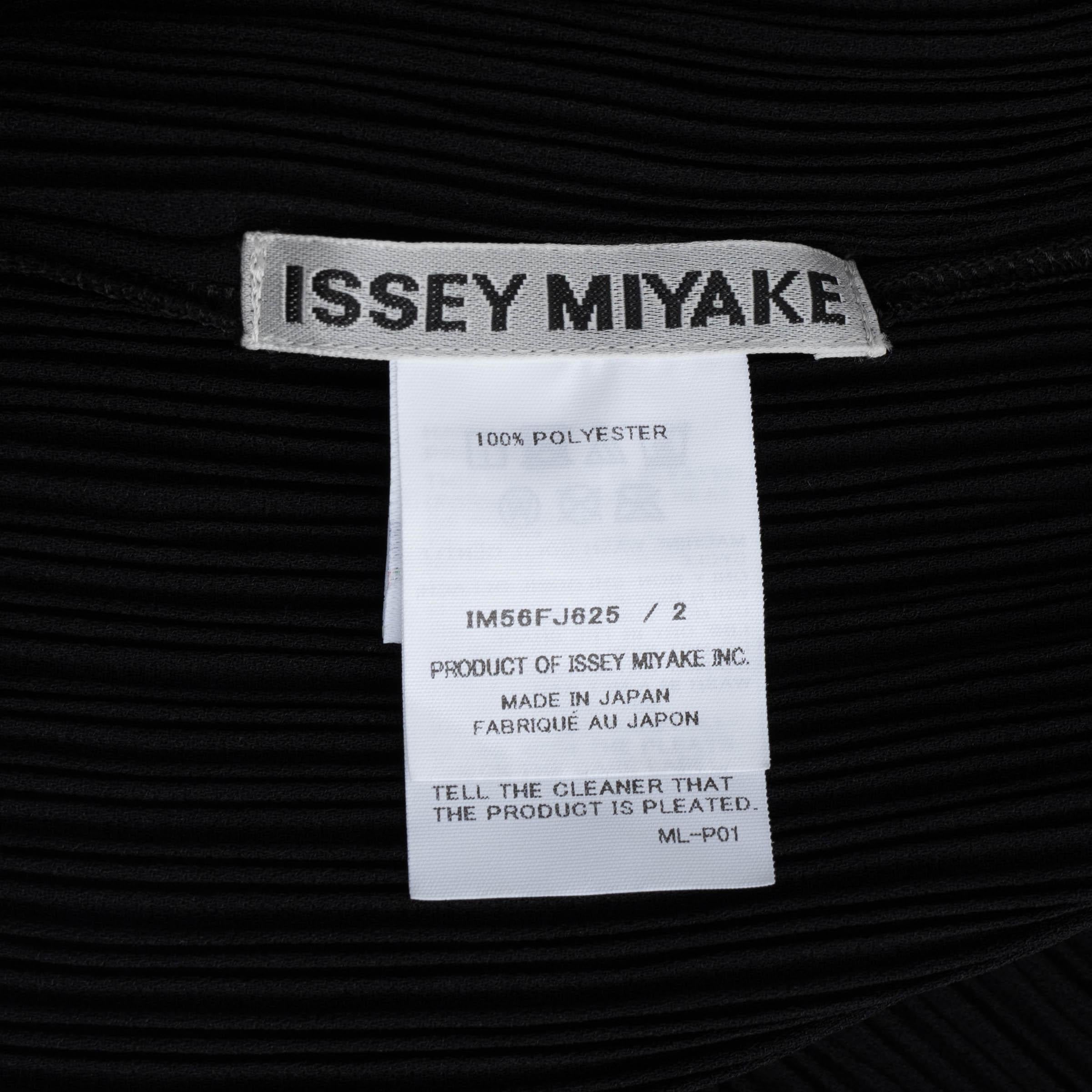 Issey Miyake noir polyester HATCHING PLEATS SHORT SLEEVE Shirt 2 S en vente 2