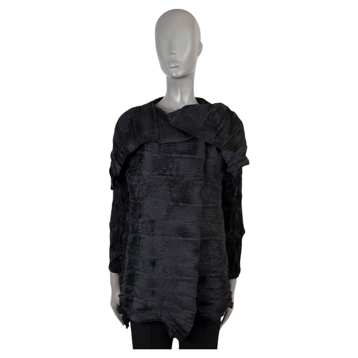 ISSEY MIYAKE black polyester PLEATED DRAPED WRAP Jacket 2 S For Sale