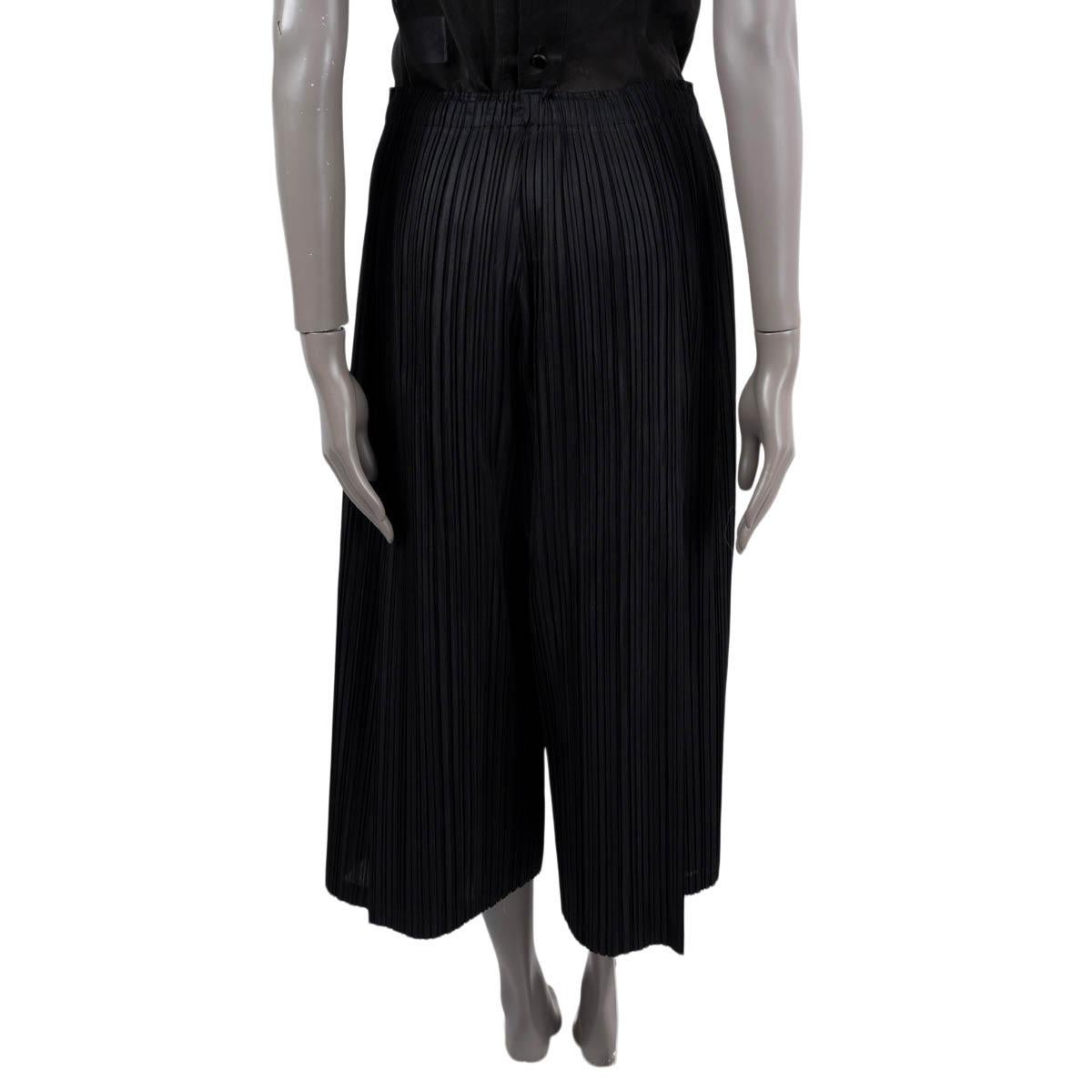 Black ISSEY MIYAKE black polyester PLEATED WIDE LEG Pants 3 M For Sale