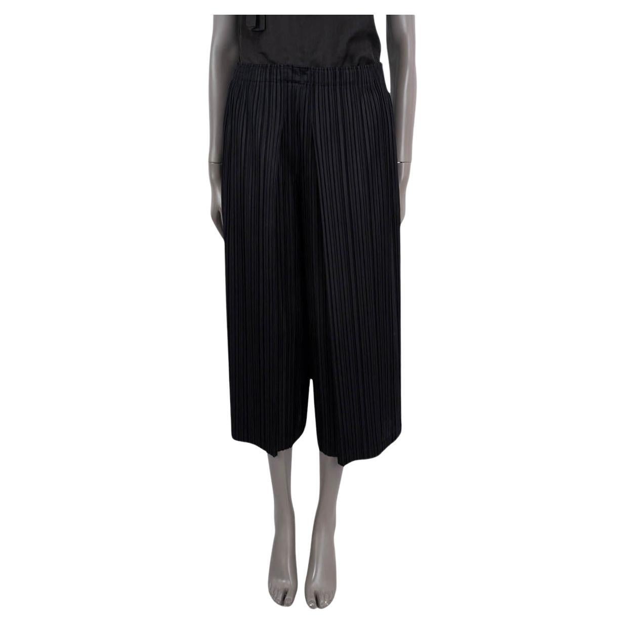 ISSEY MIYAKE black polyester PLEATED WIDE LEG Pants 3 M For Sale
