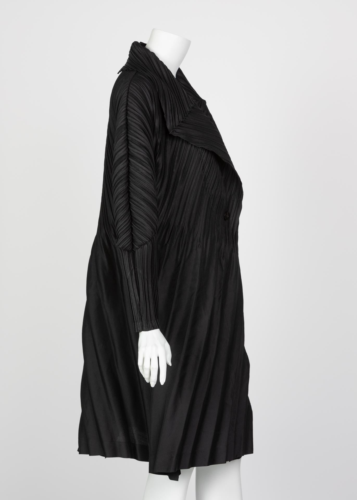 Issey Miyake Black Sculptural Pleated Cocoon Coat In Excellent Condition In Boca Raton, FL