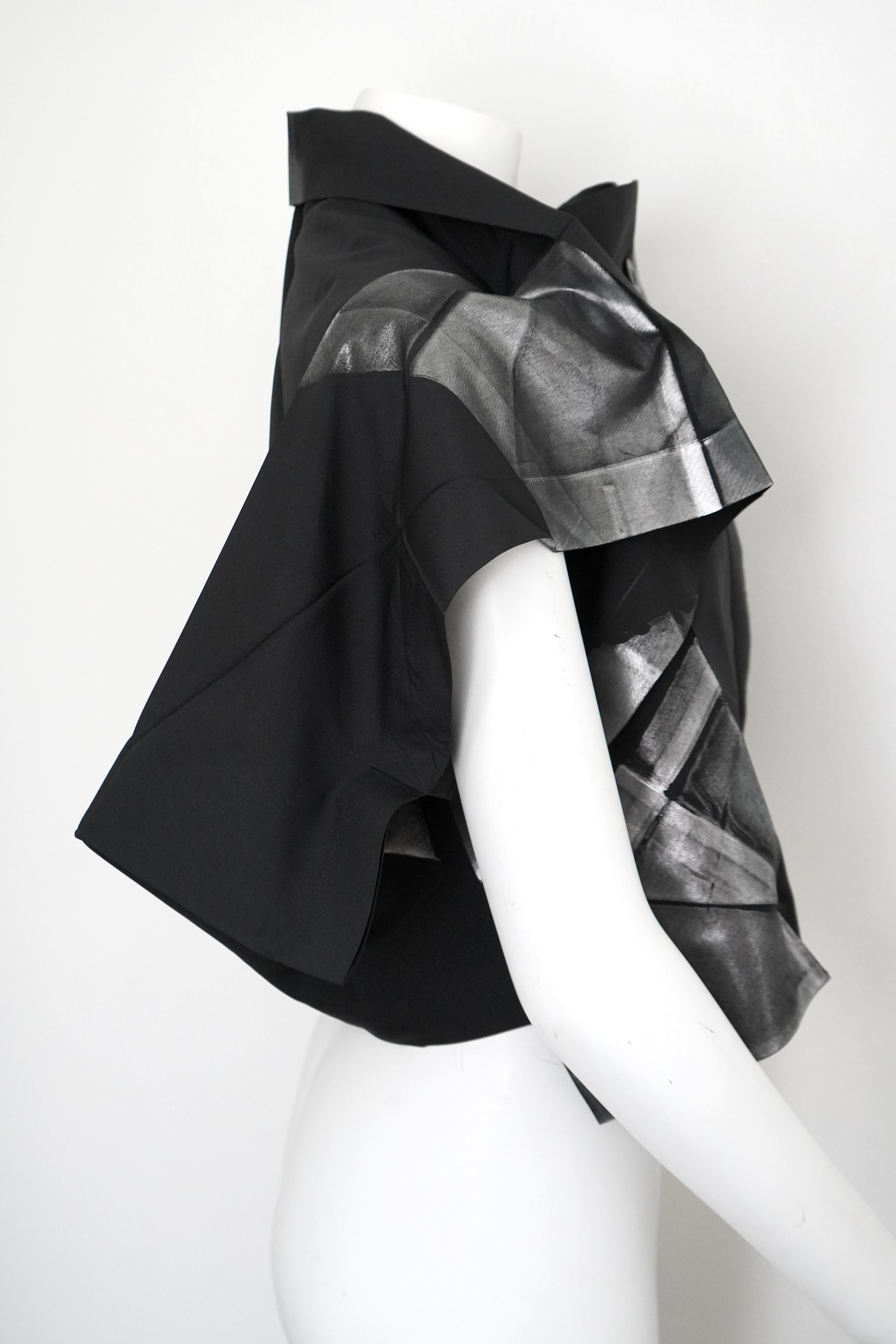 Issey Miyake Black & Silver Metallic buttoned top In Excellent Condition For Sale In Beverly Hills, CA