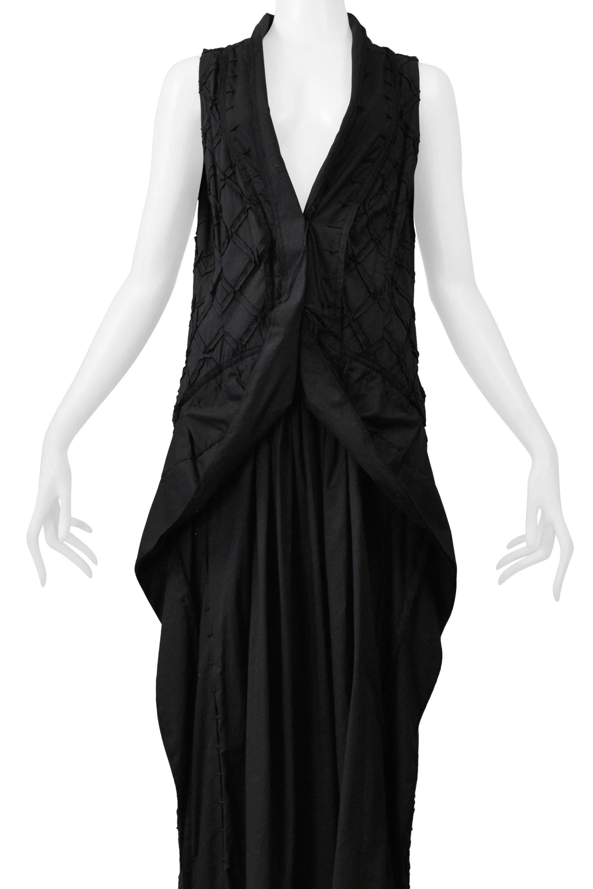 Issey Miyake Schwarzes ärmelloses Kleid mit Diamant-Stitch-Detail Ss 2003 Damen im Angebot