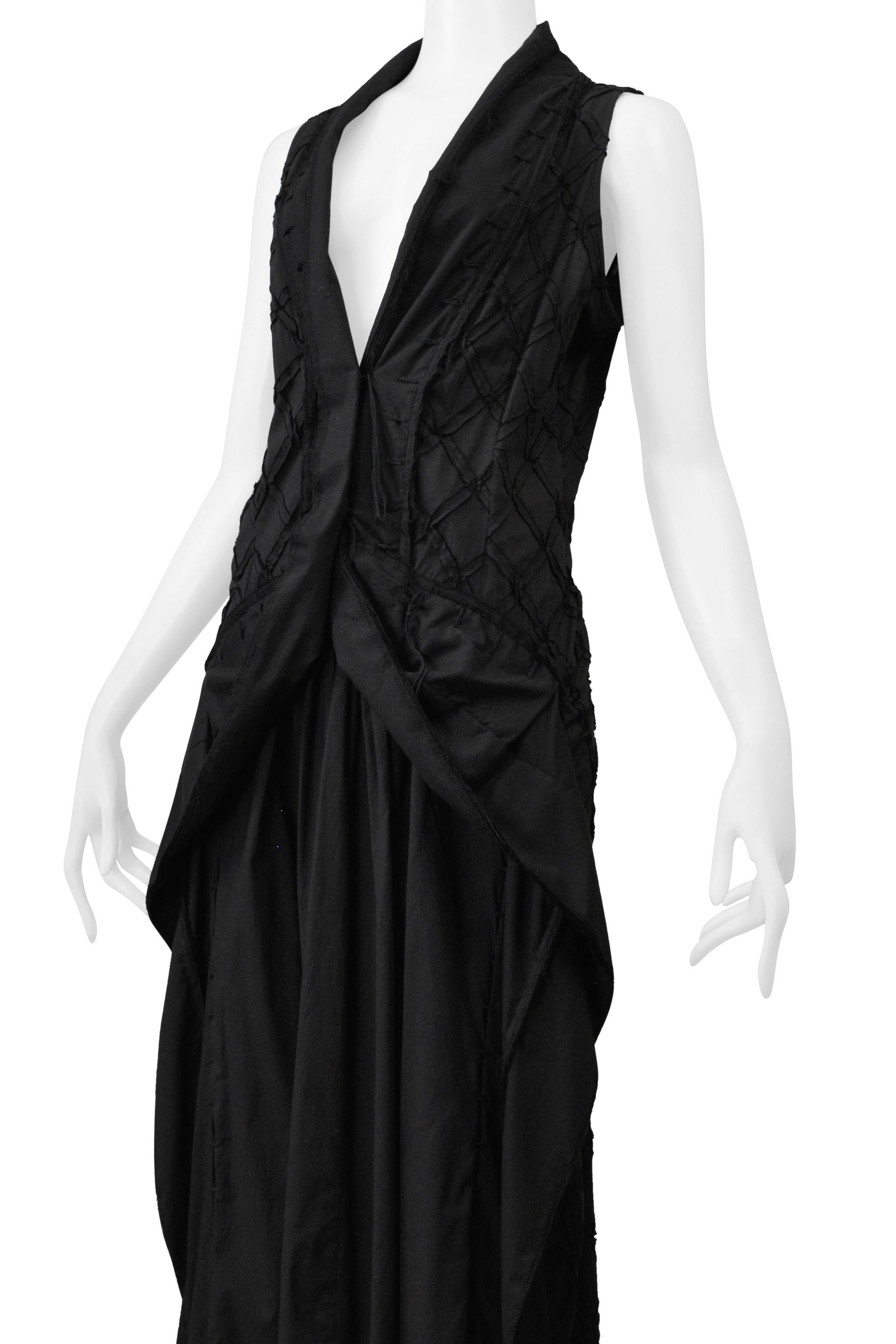 Issey Miyake Schwarzes ärmelloses Kleid mit Diamant-Stitch-Detail Ss 2003 im Angebot 1