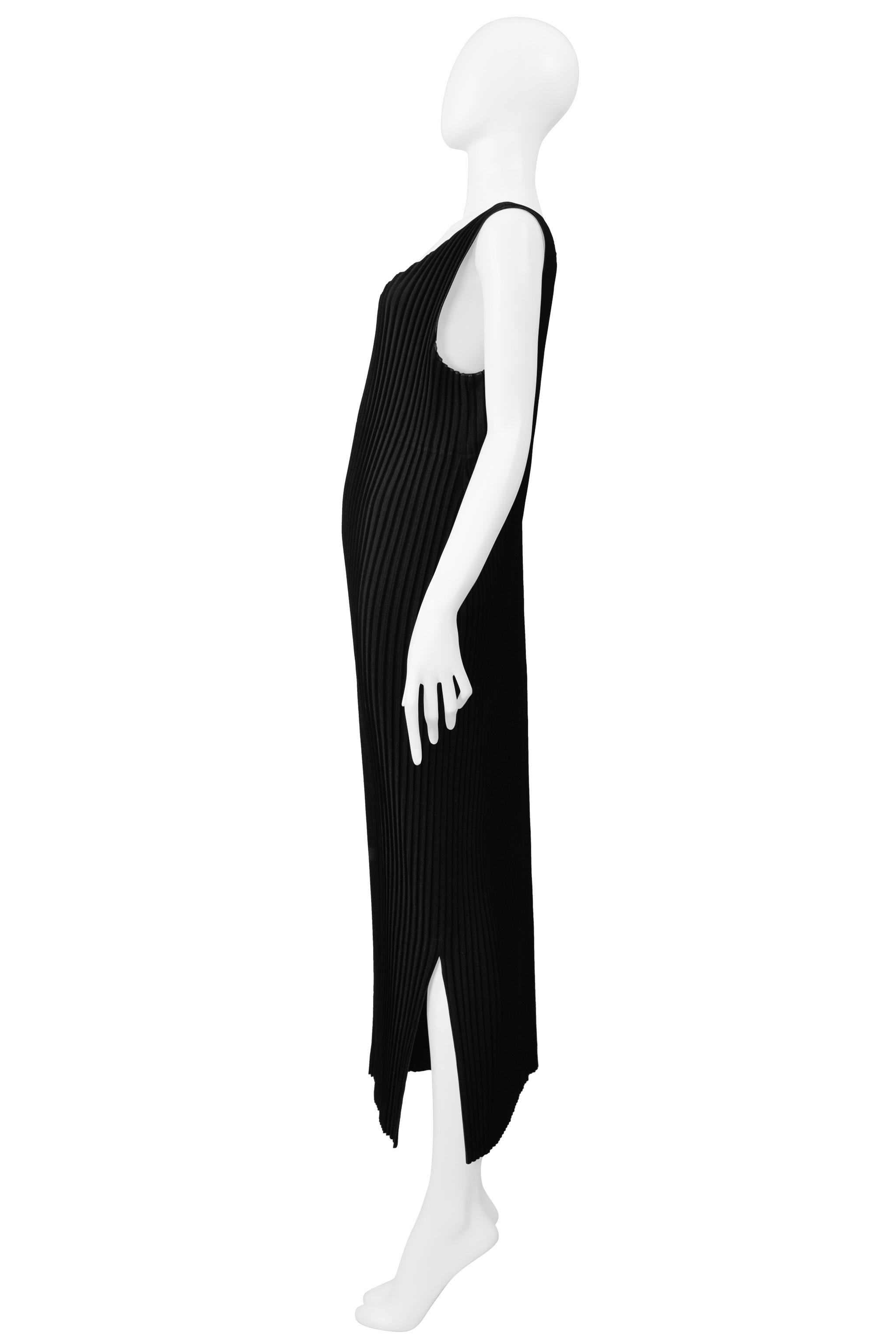 Issey Miyake  Schwarzes ärmelloses langes Kleid mit weichen Falten 1998-99 im Zustand „Hervorragend“ im Angebot in Los Angeles, CA
