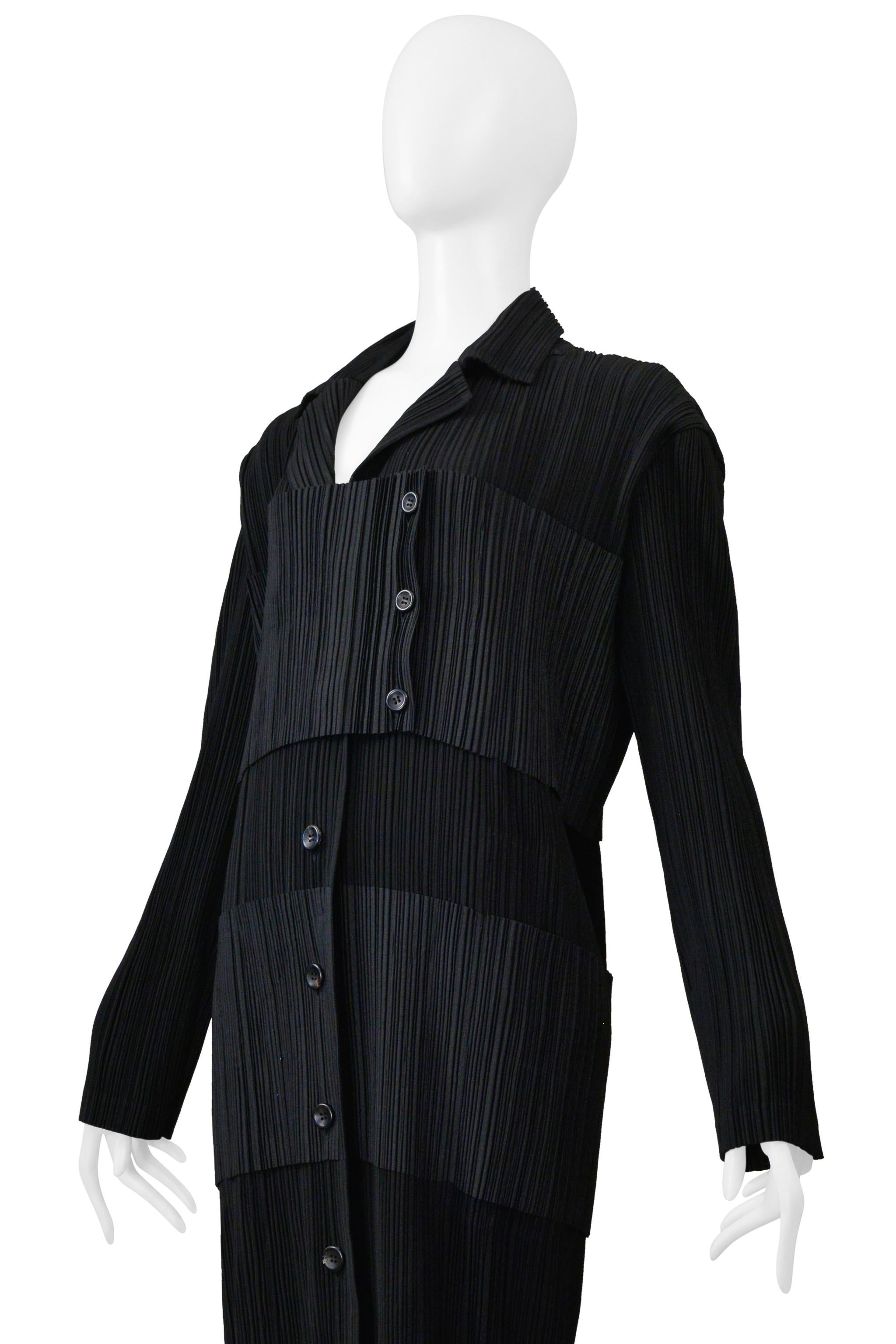 Issey Miyake Robe plissée de smoking noir 1998-1999 en vente 1
