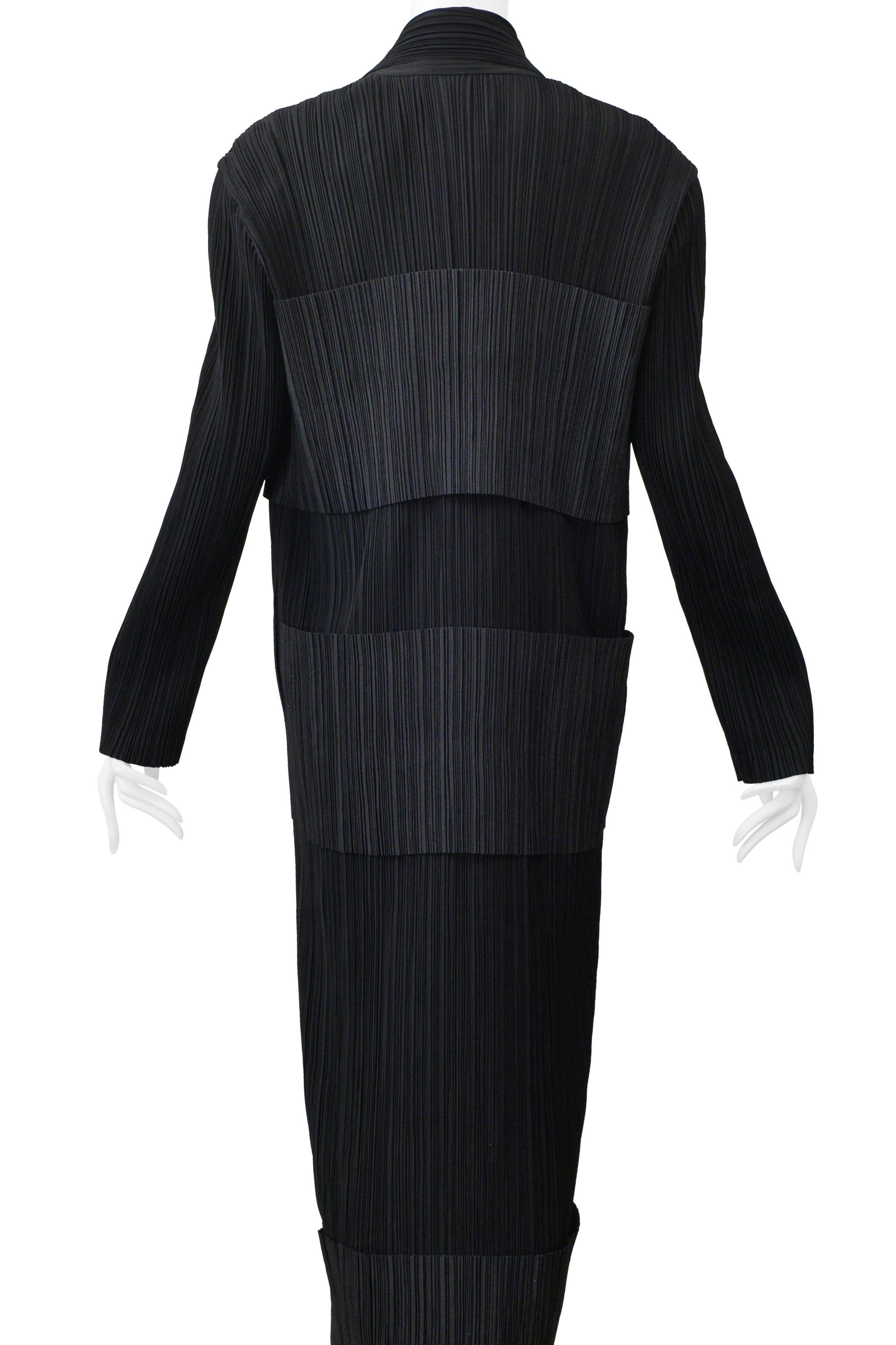 Issey Miyake Robe plissée de smoking noir 1998-1999 en vente 3
