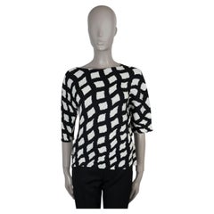 Issey Miyake Schwarz-Weiß-Polyester 2023 REITERATION Plissee-Oberteil 2 M