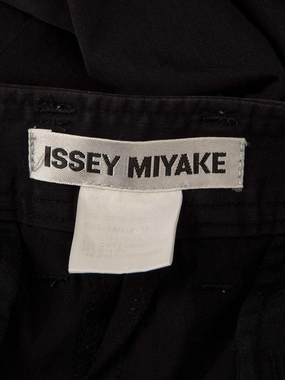 Issey Miyake - Pantaloni neri a gamba larga a vita media - taglia M. In condizioni ottime in vendita a London, GB
