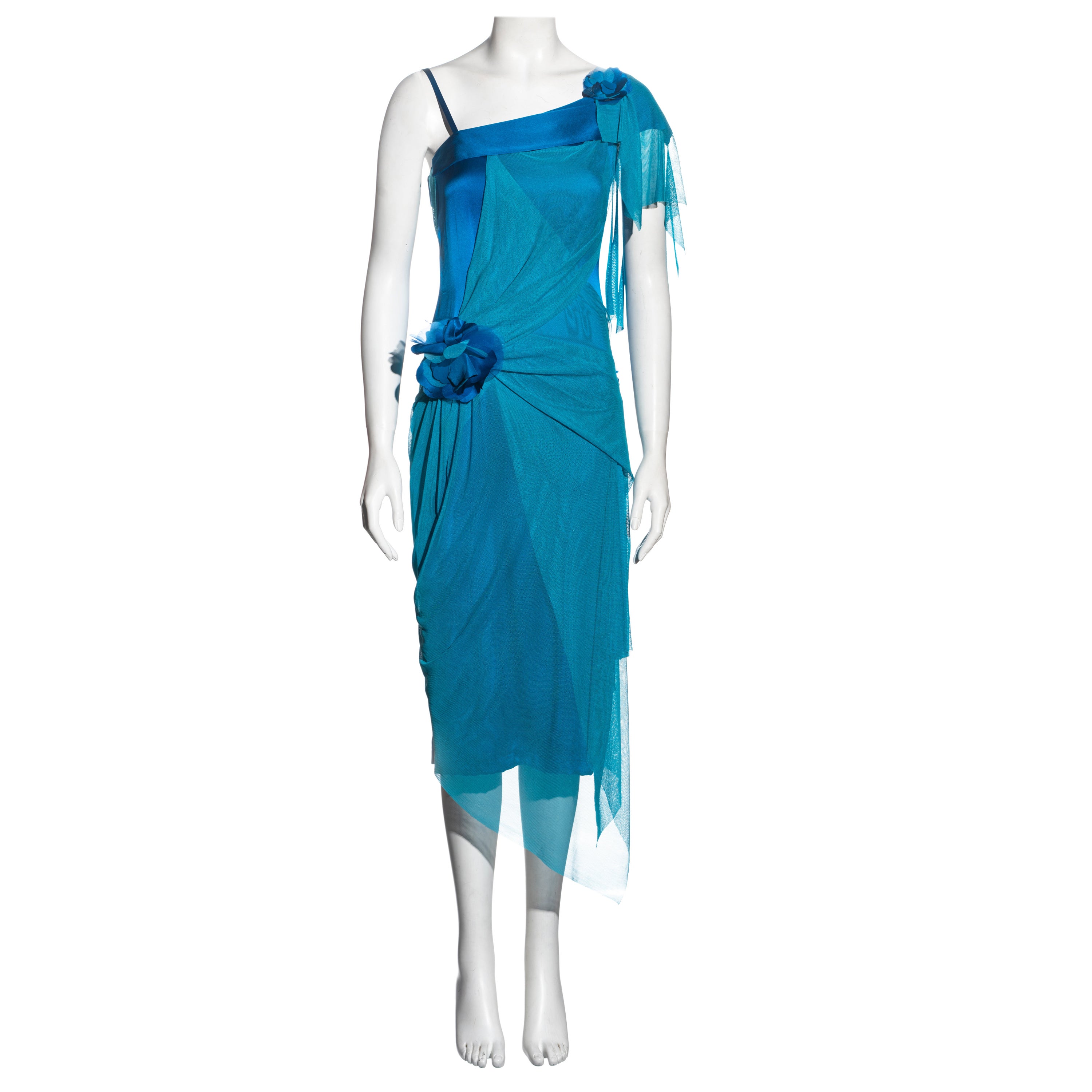 Blaues Seidenkleid von Issey Miyake mit drapiertem Mesh-Overlay, Frühjahr/Sommer 2005