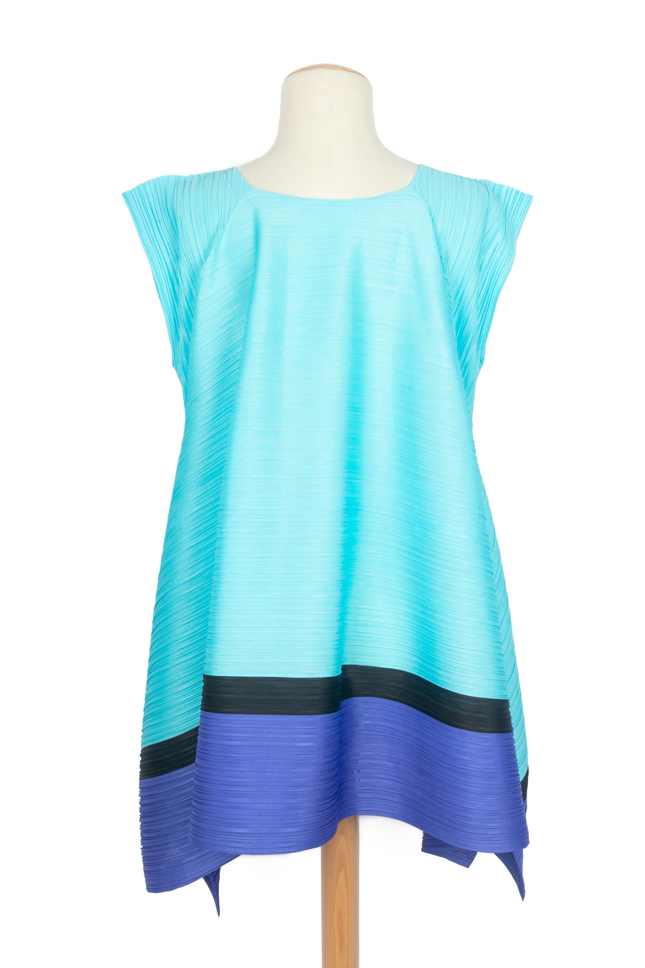 Issey Miyake top bleu Pleats Please Excellent état - En vente à SAINT-OUEN-SUR-SEINE, FR