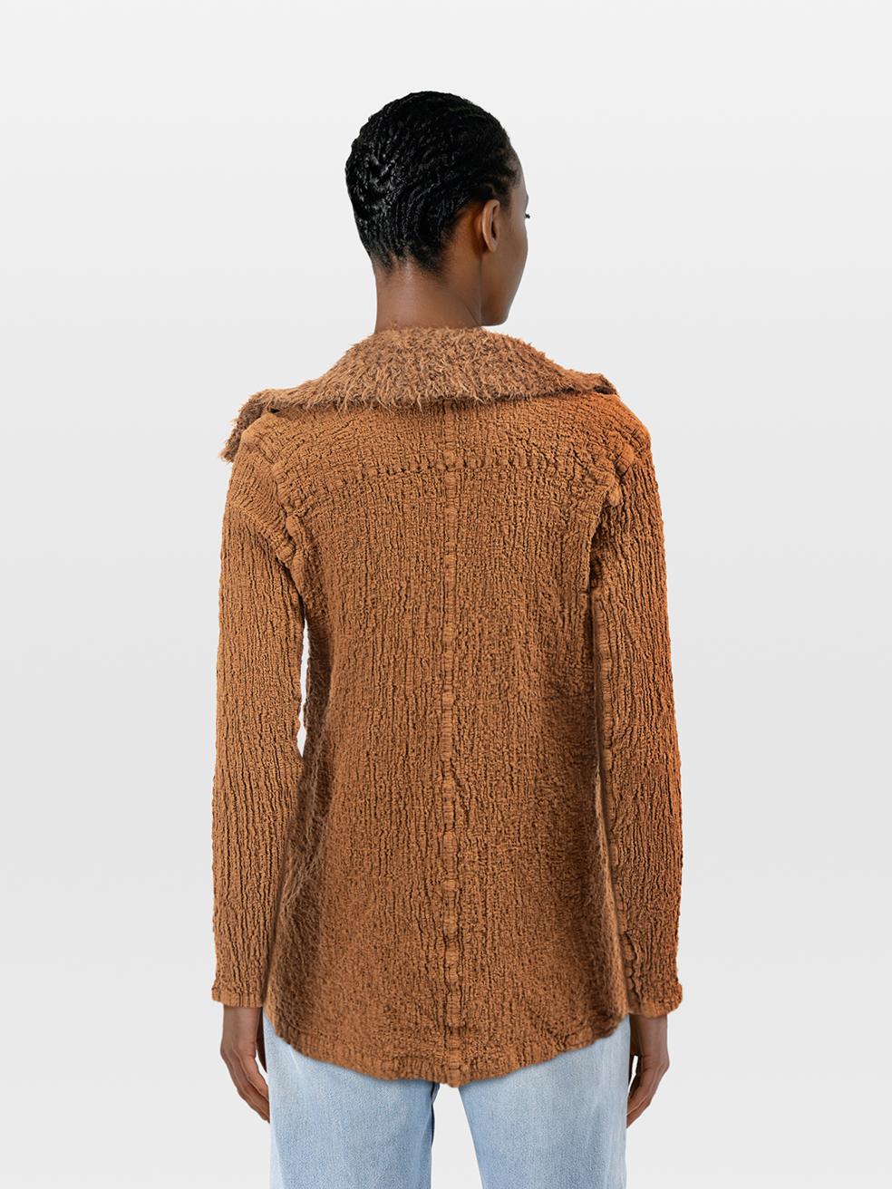 L'ÉTAT est très bon. Cet article de revente Issey Miyake Cauliflower d'occasion ne présente pratiquement aucune trace d'usure du tricot. Veuillez noter que la taille est manquante.
 

 Détails
 

 

 Marron
 

 Coton
 

 Cardigan
 

 Col détachable