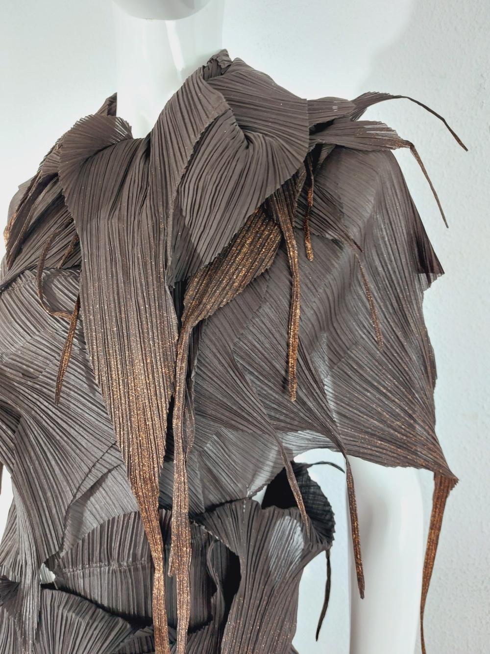 Issey Miyake Brown Gold Fringe Runway Japanese Pleats Please Dress Gown In Excellent Condition For Sale In PARIS, FR