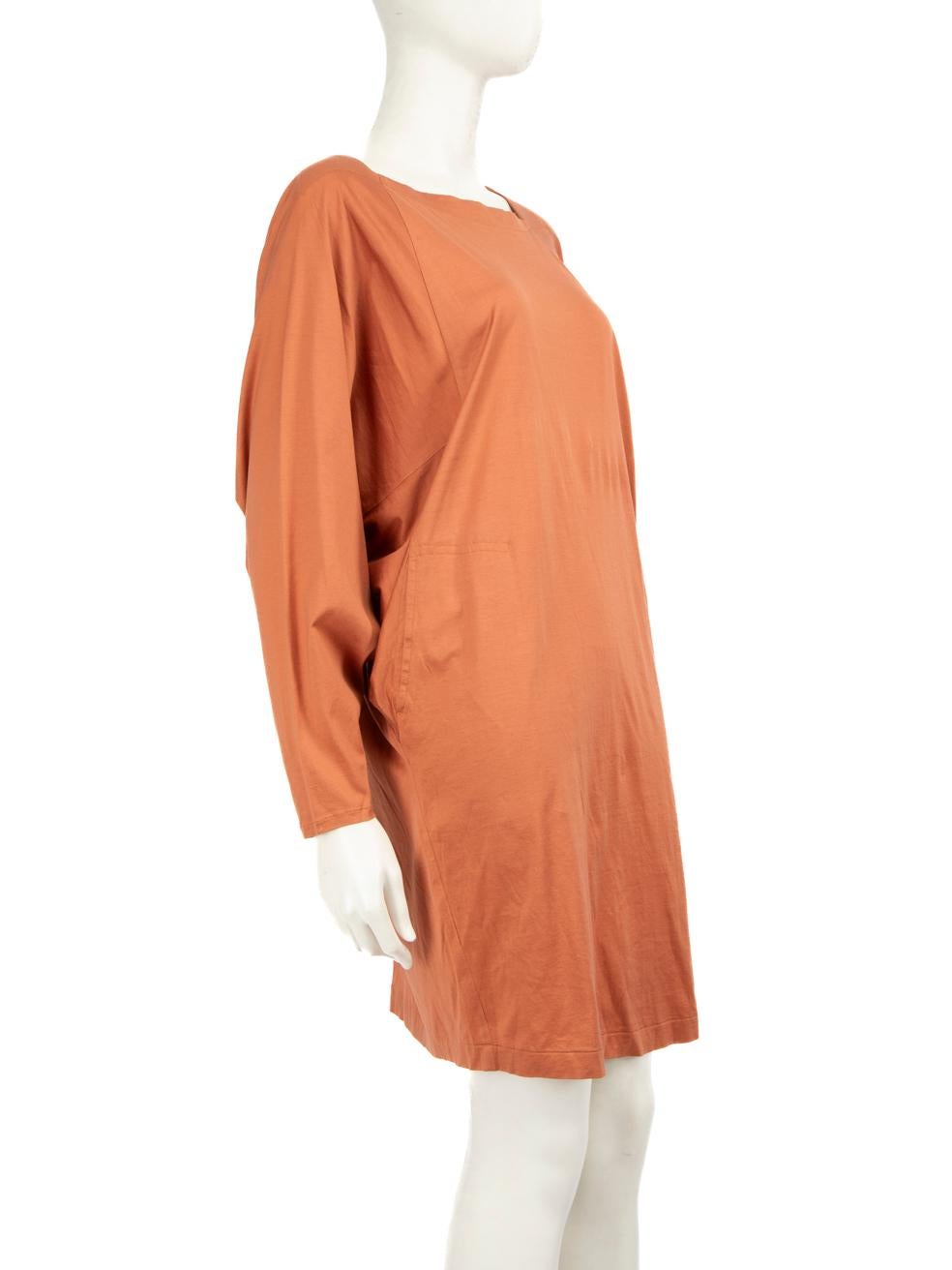 CONDITION is Very good. Minimal wear to the dress is evident, there are some small marks on the front of the dress near the hem and the centre of this used Issey Miyake designer resale item.
 
 
 
 Details
 
 
 Brown
 
 Cotton
 
 Dress
 
 Knee