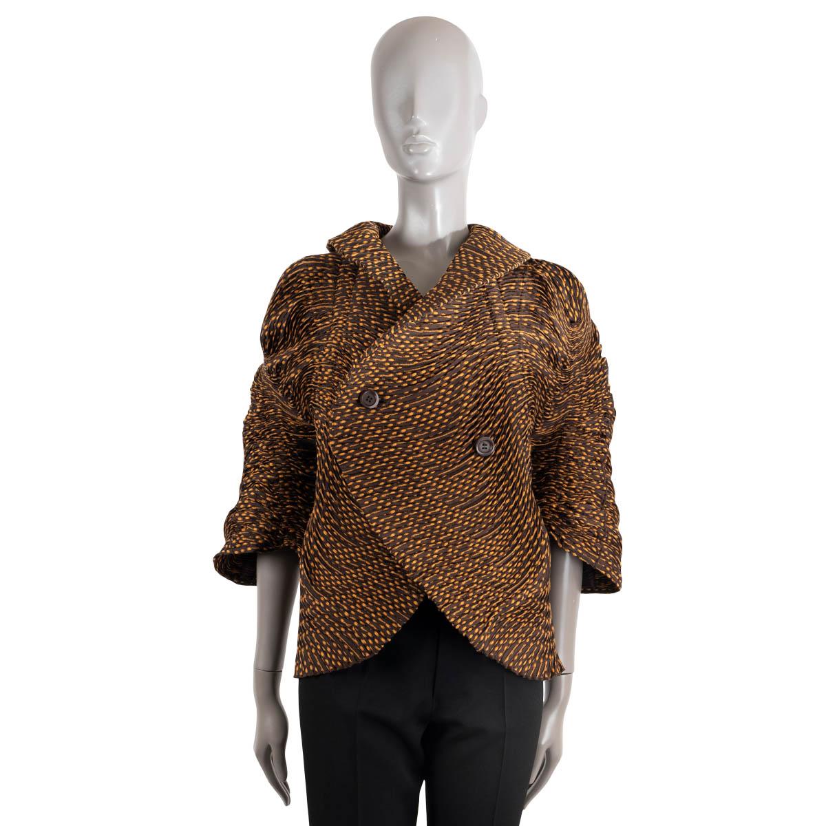 ISSEY MIYAKE brown & orange pleated 3/4 Sleeve Blouse Shirt 2 S In Excellent Condition For Sale In Zürich, CH