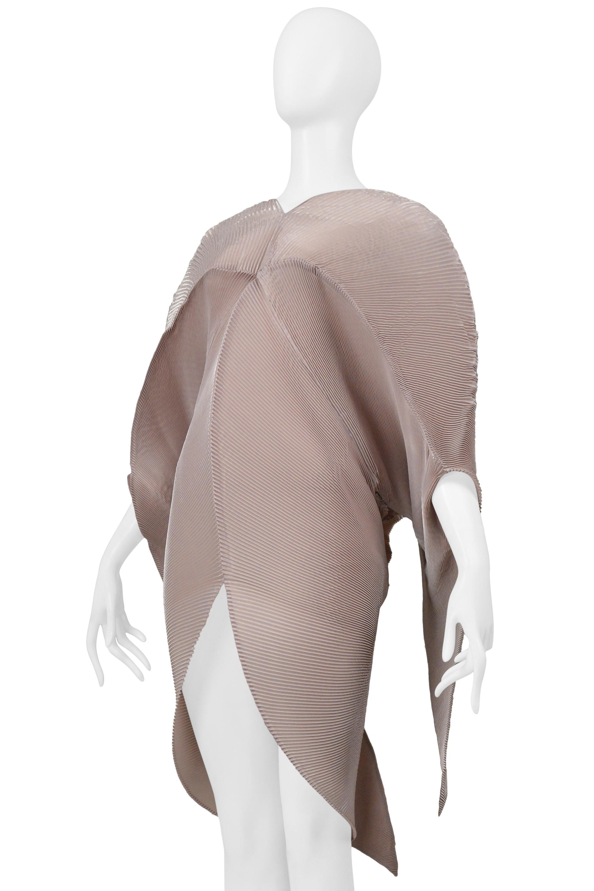 Grigio Issey Miyake Champagne Pleated Organic Sculptural Dress 2001 in vendita