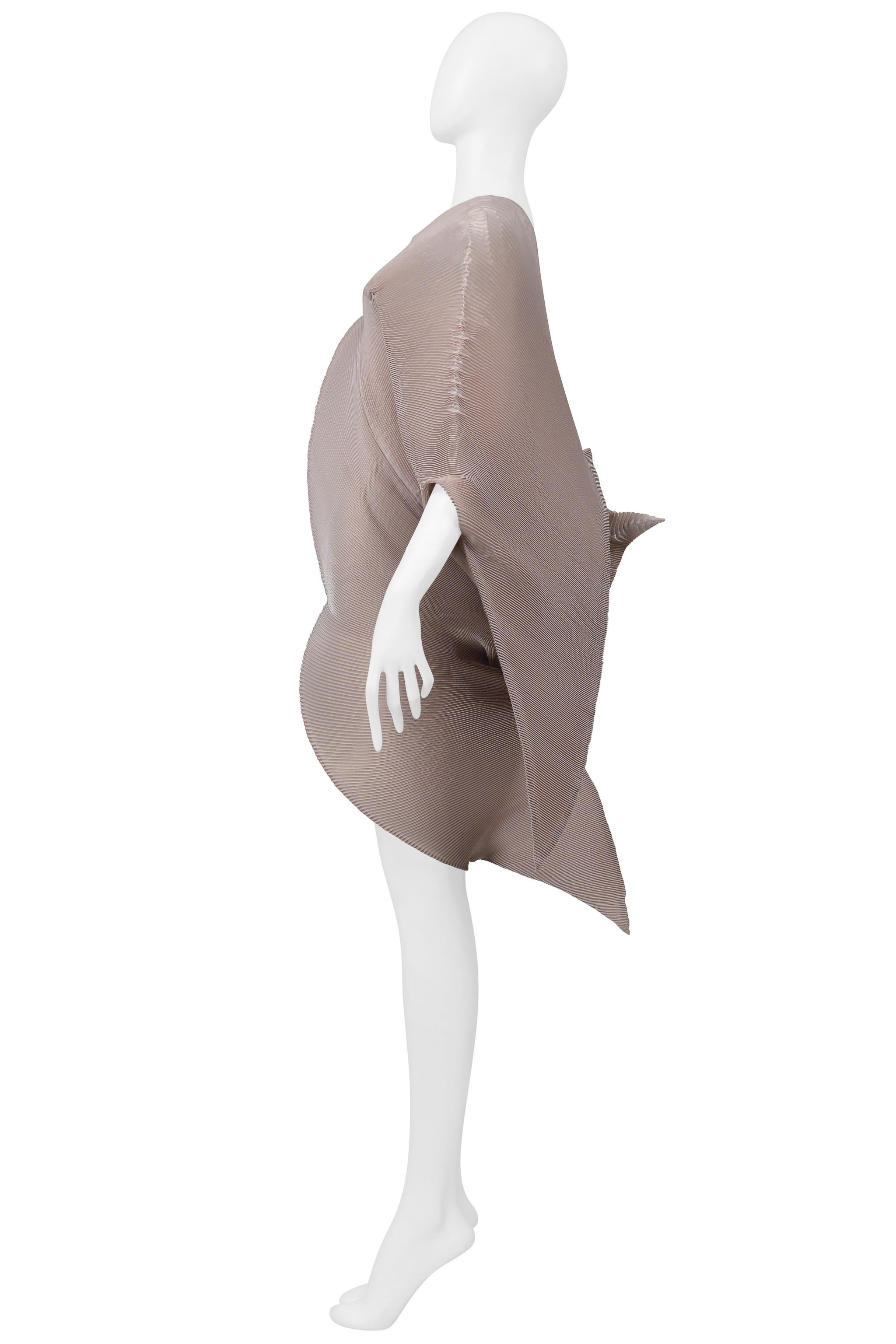 Issey Miyake Champagne Pleated Organic Sculptural Dress 2001 in vendita 1