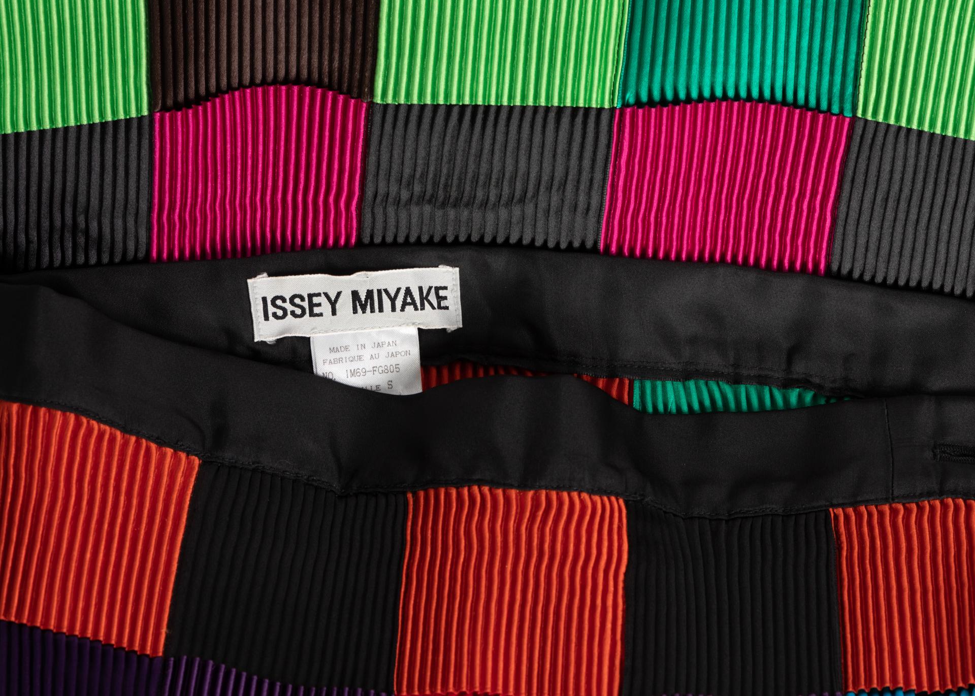 Issey Miyake Falda de cintas tejidas con bloques de color, años 90 en venta 2