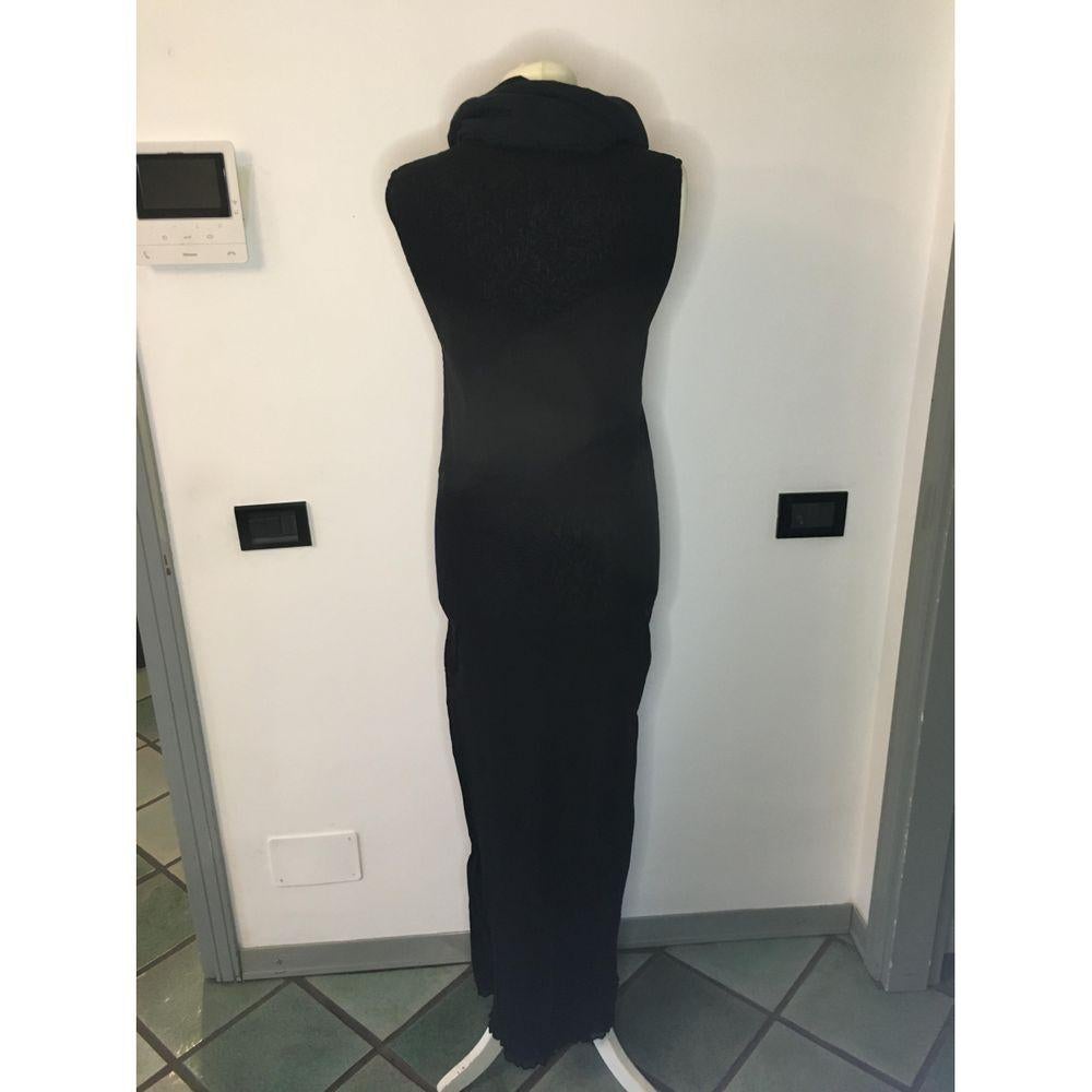 Issey Miyake Cotton Maxi Dress in Black

Issey Miyake dress. In black cotton. With a collar that can also be worn as a hood. Distinctive sign of the brand. 
Very particular garment made in Japane. 
Size M but fits very tight. It measures 38 cm at