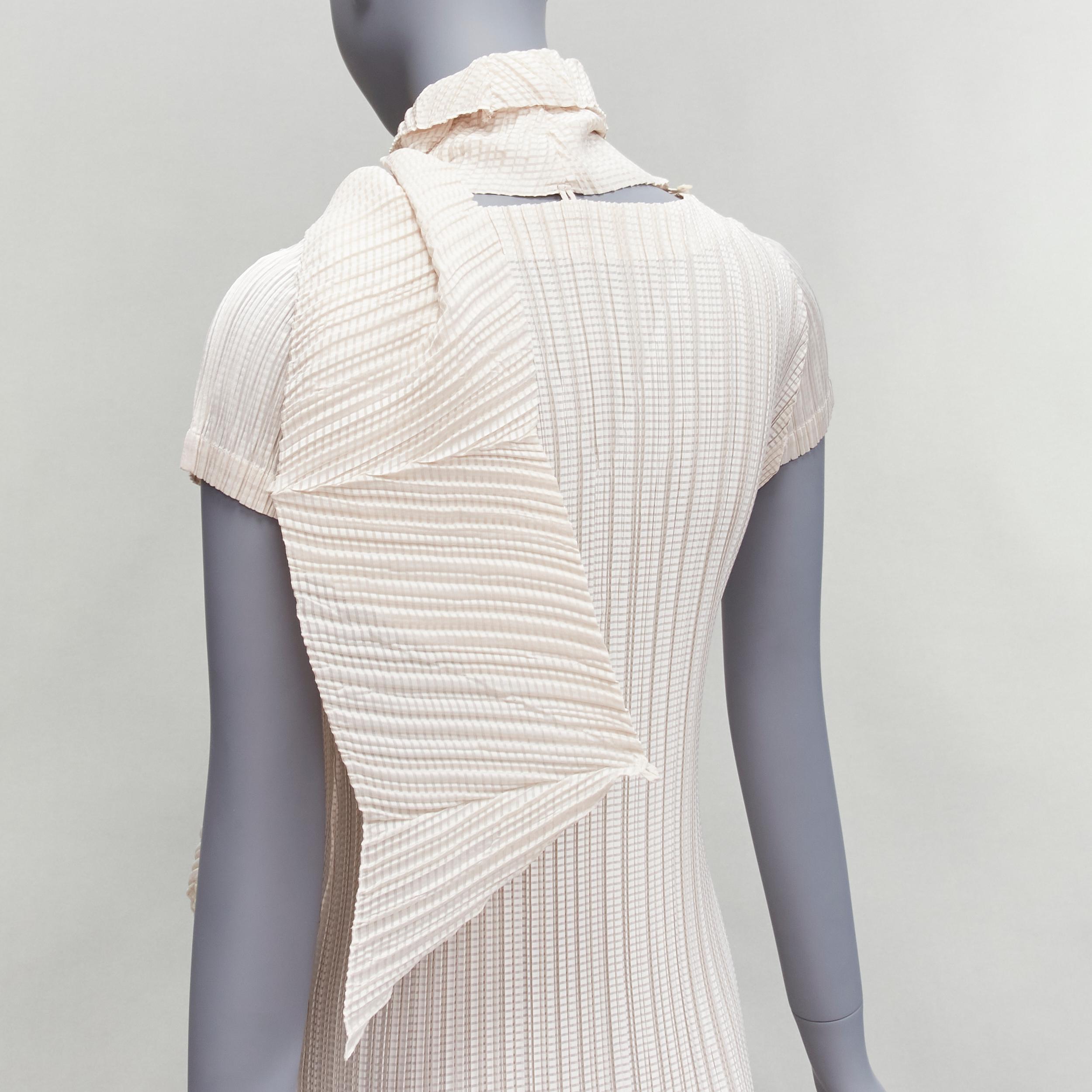 ISSEY MIYAKE cream horizontal stripe plisse V neck midi dress JP2 M
Reference: TGAS/D00069
Brand: Issey Miyake
Material: Polyester
Color: Cream
Pattern: Solid
Closure: Elasticated
Extra Details: Scarf tie is detachable.
Made in: