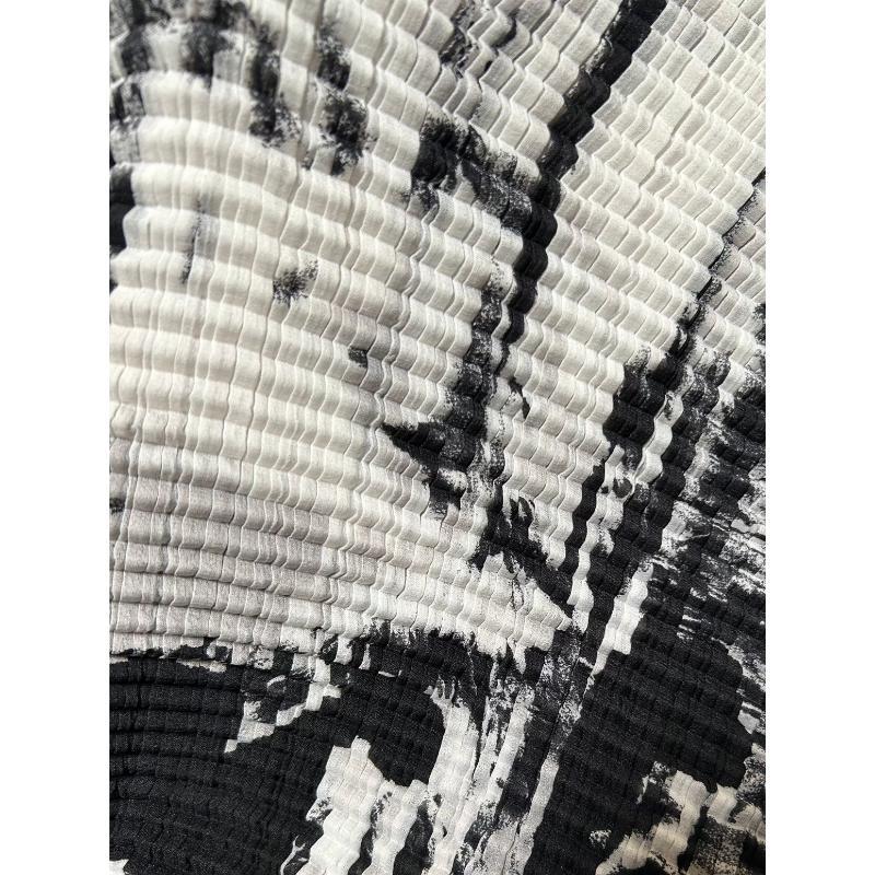 Top de pliegues abstractos Issey Miyake, años 2000 en Nuevo estado para la venta en Los Angeles, CA
