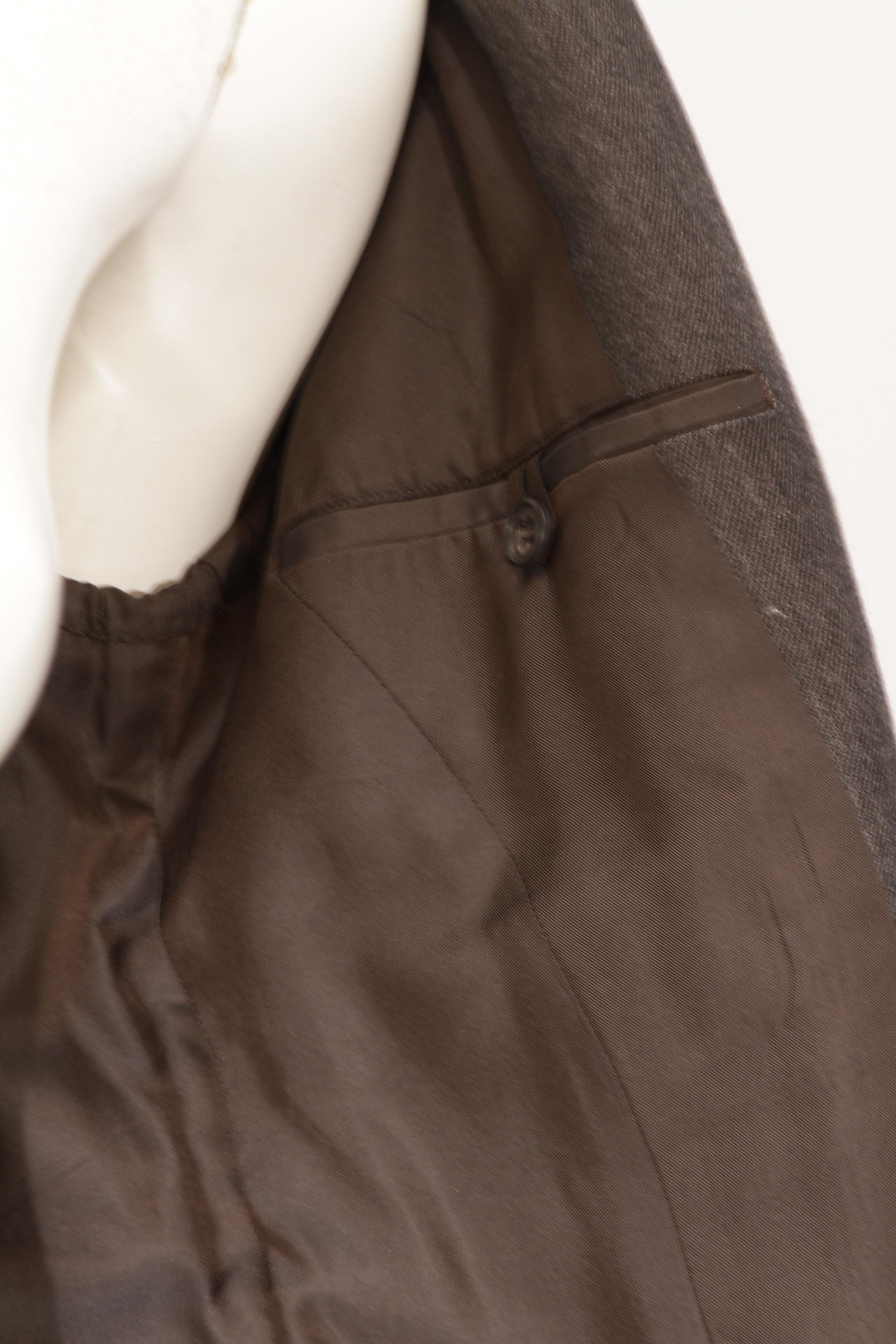 Issey Miyake, gris foncé, trois boutons, draperie avec col en origami, Circa 1980 en vente 13