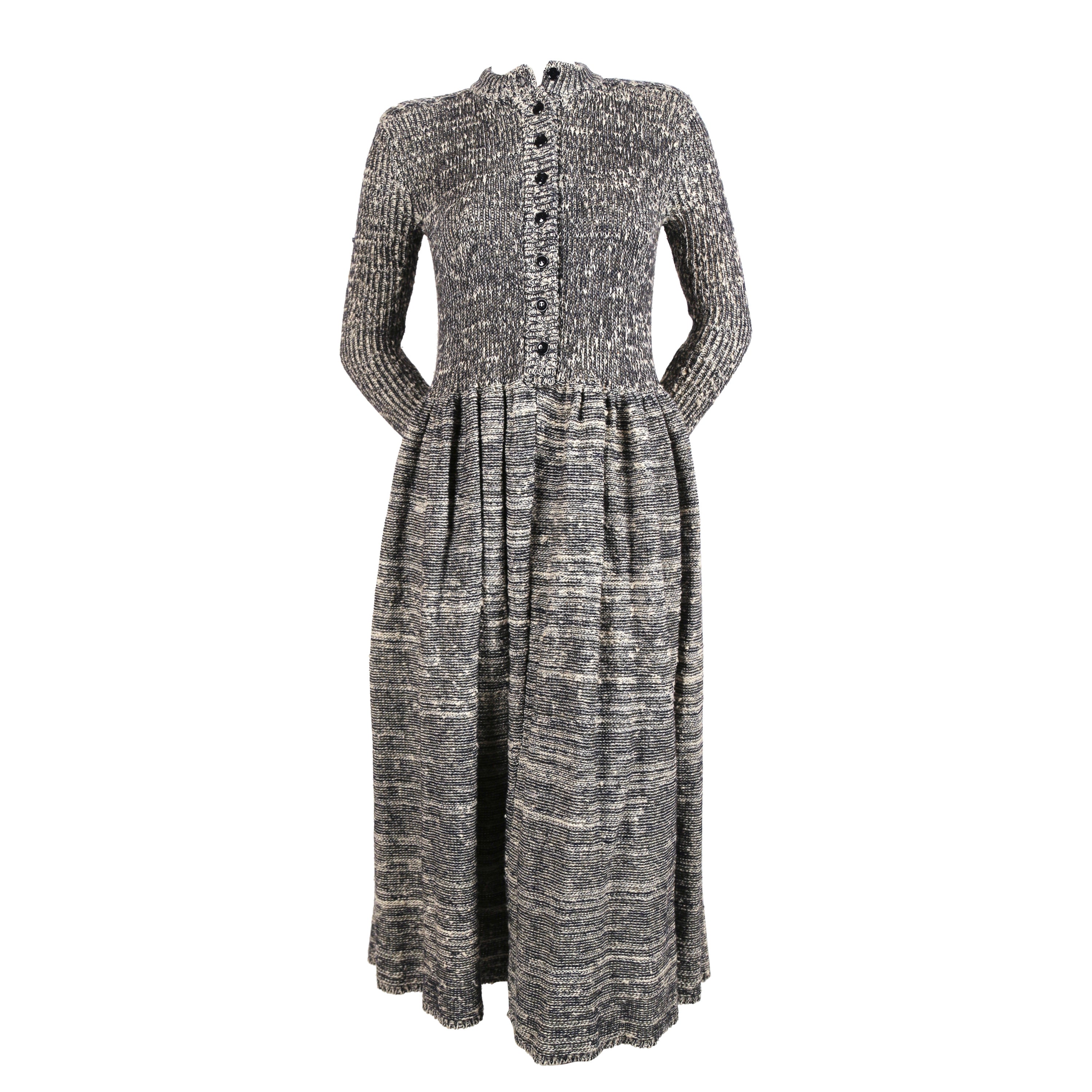 Issey Miyake Dokumentiertes, raumgefärbtes Strickkleid, 1974 im Angebot
